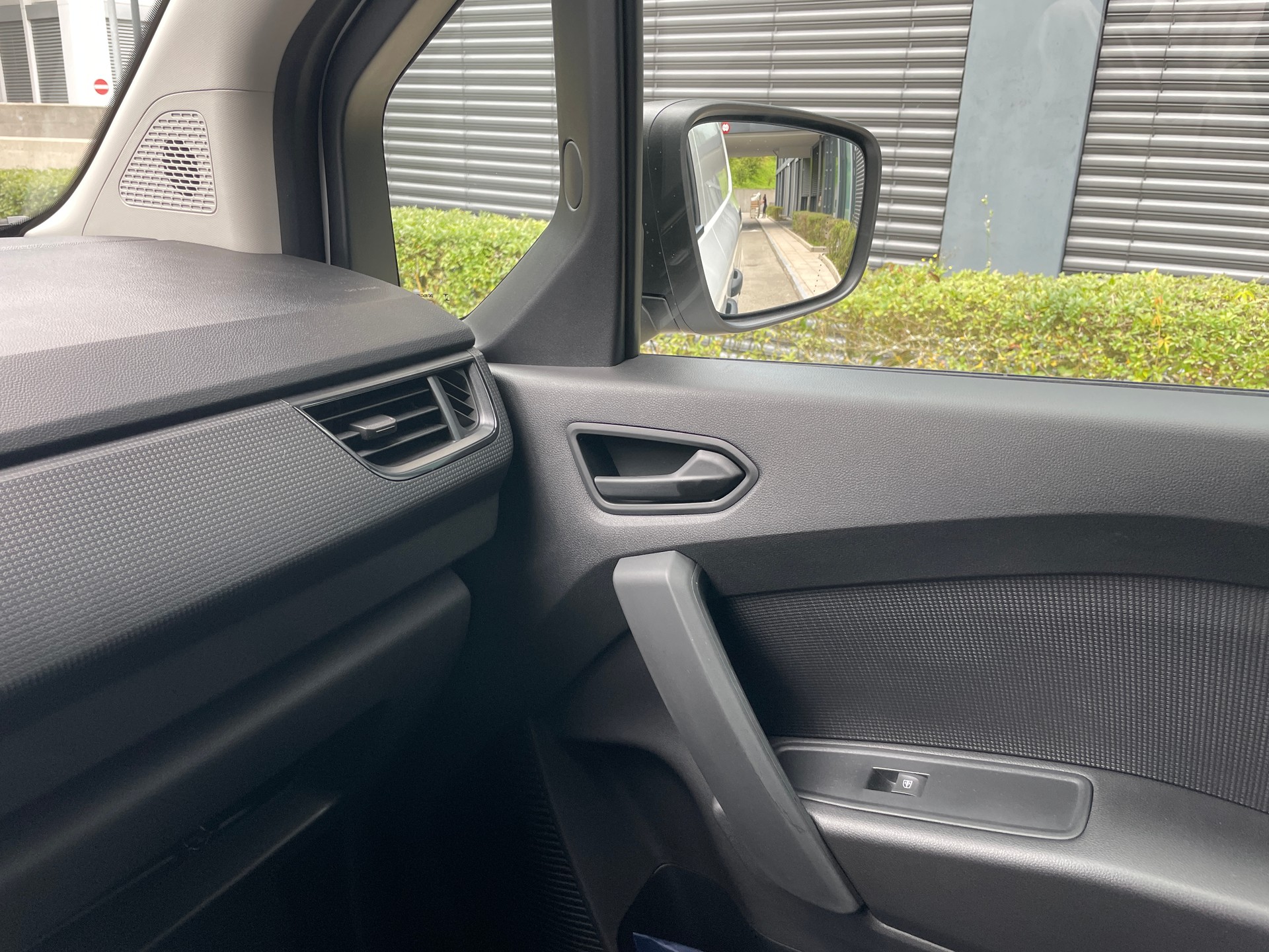 NISSAN Townstar EV45 kWh 22kW L2 Acenta-image-16