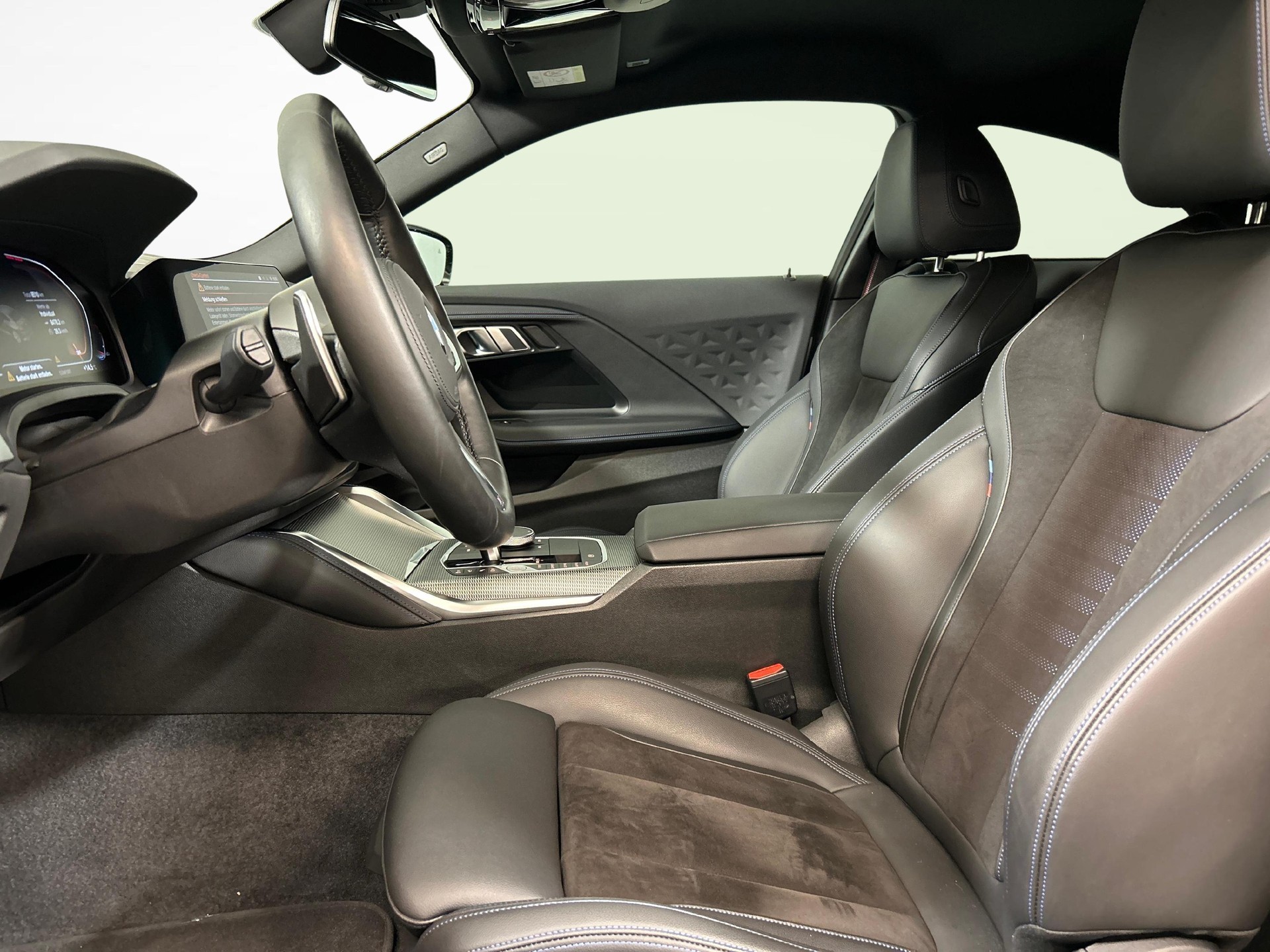 BMW M240i xDrive Coupé-showroom-element-2