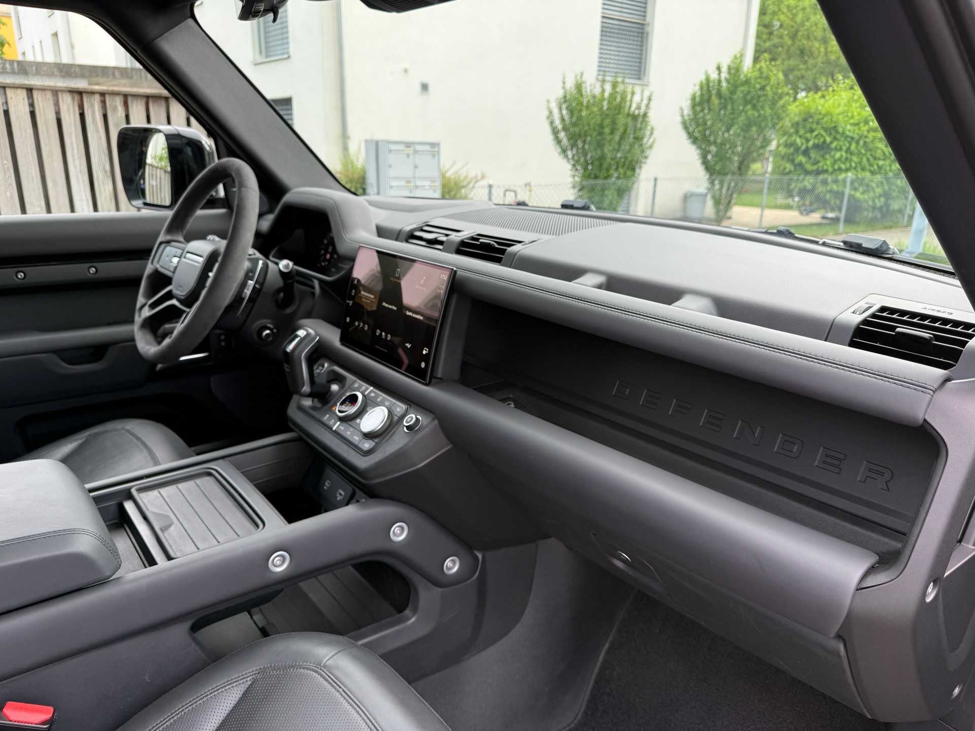 LAND ROVER DEFENDER 90 525 V8 5.0 AT8*5 JAHRE/150000 KILOMETER HERSTELLERGARANTIE*VOLLAUSSTATTUNG*-image-17