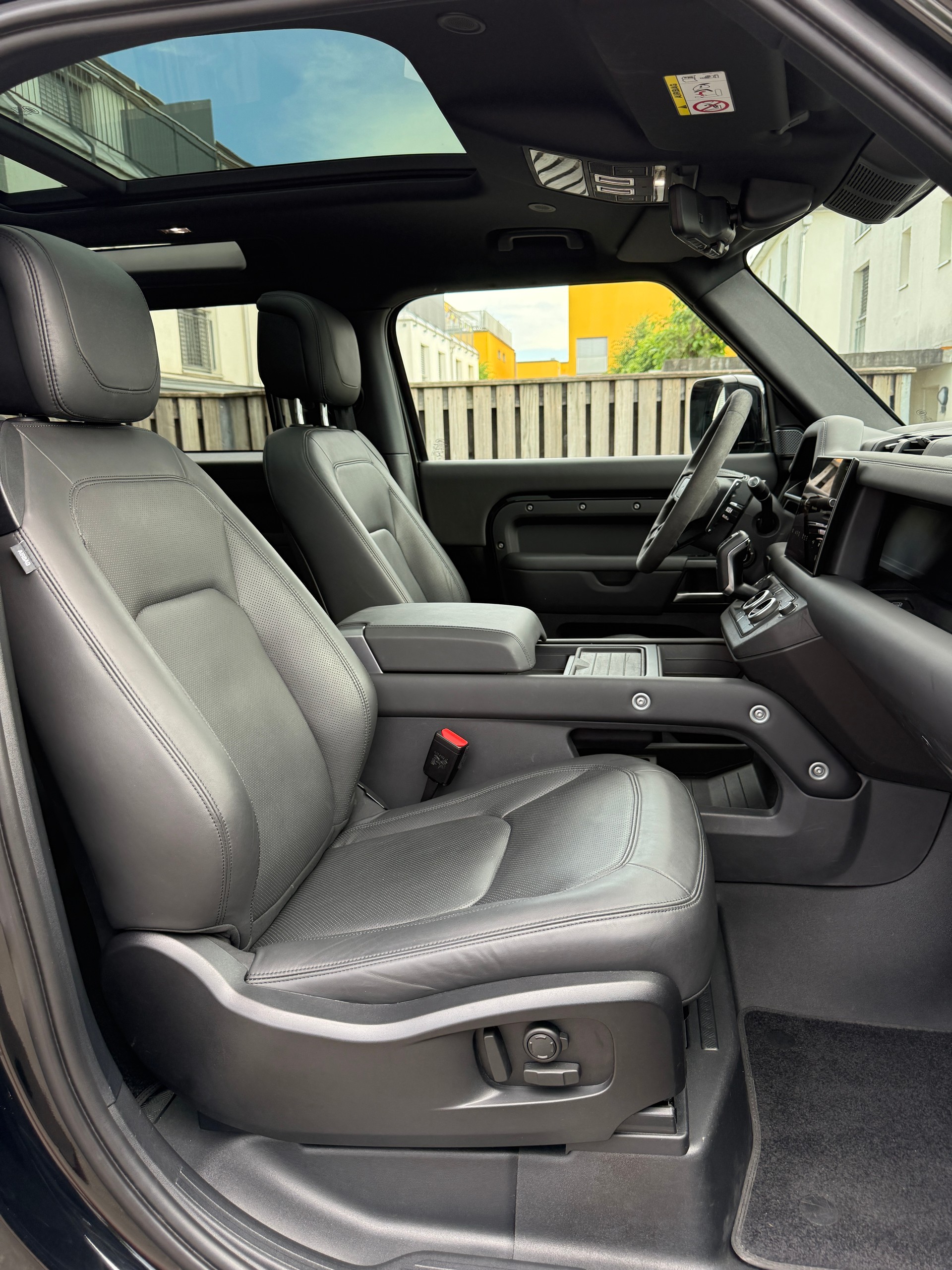 LAND ROVER DEFENDER 90 525 V8 5.0 AT8*5 JAHRE/150000 KILOMETER HERSTELLERGARANTIE*VOLLAUSSTATTUNG*-image-16