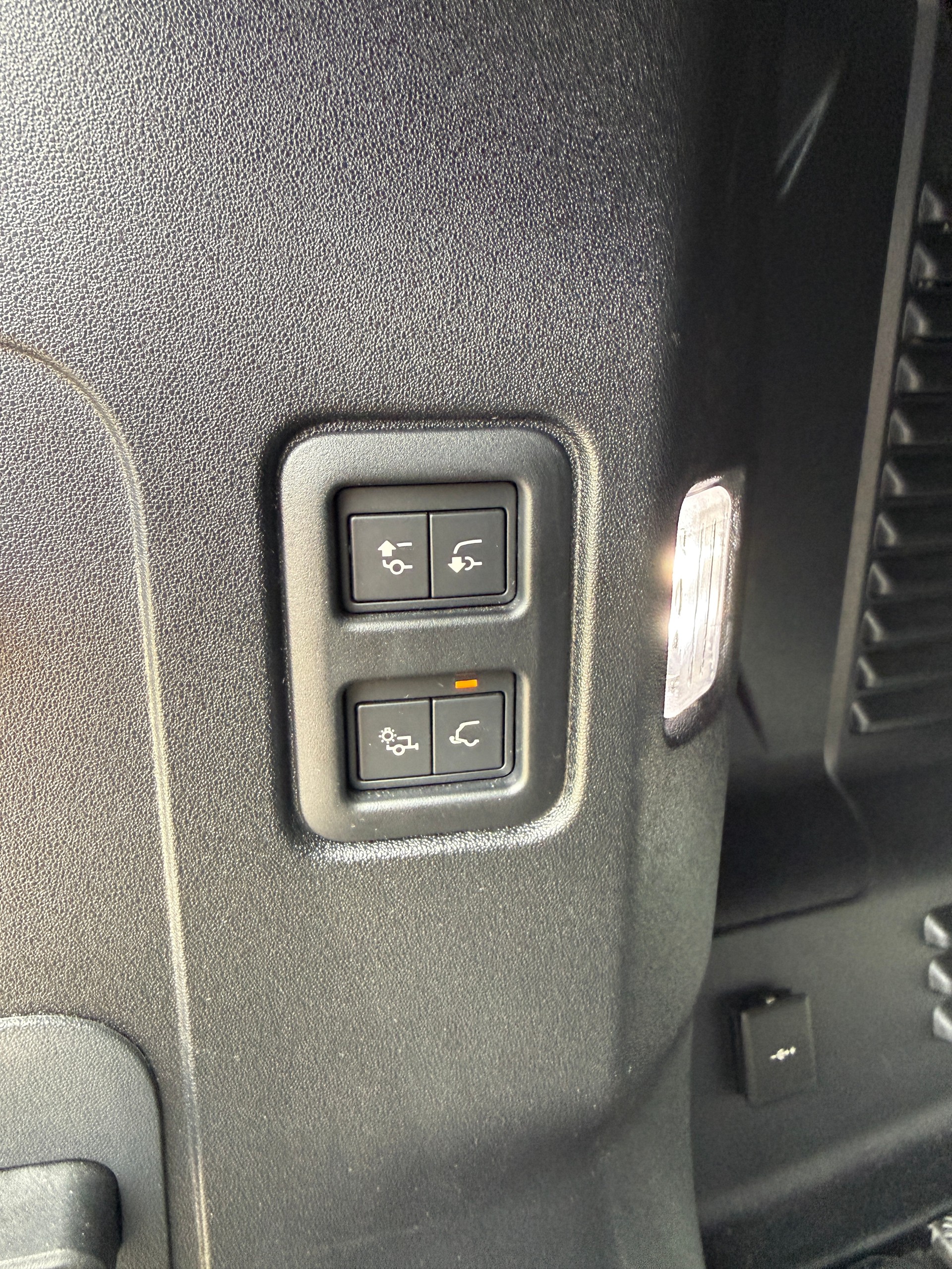 LAND ROVER DEFENDER 90 525 V8 5.0 AT8*5 JAHRE/150000 KILOMETER HERSTELLERGARANTIE*VOLLAUSSTATTUNG*-image-7