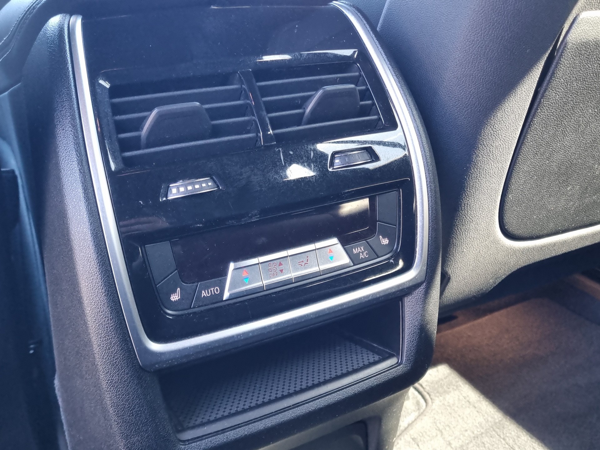 BMW X5 xDrive 40i xLine Steptronic-image-22