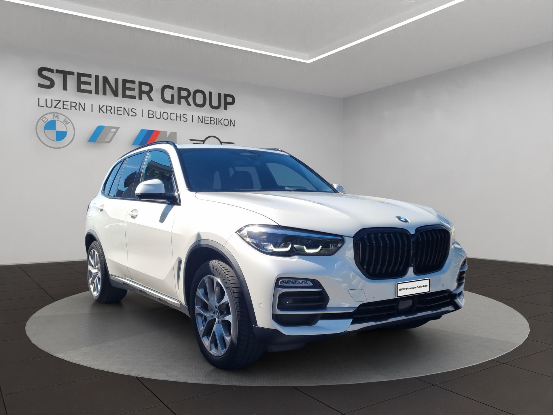 BMW X5 xDrive 40i xLine Steptronic-showroom-element-2