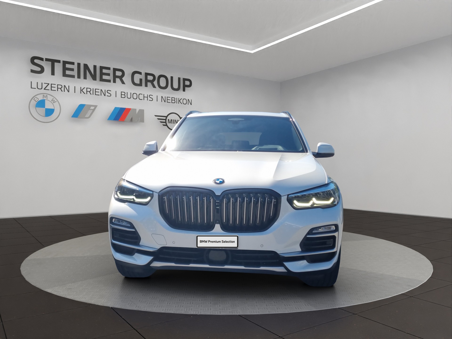 BMW X5 xDrive 40i xLine Steptronic-showroom-element-1