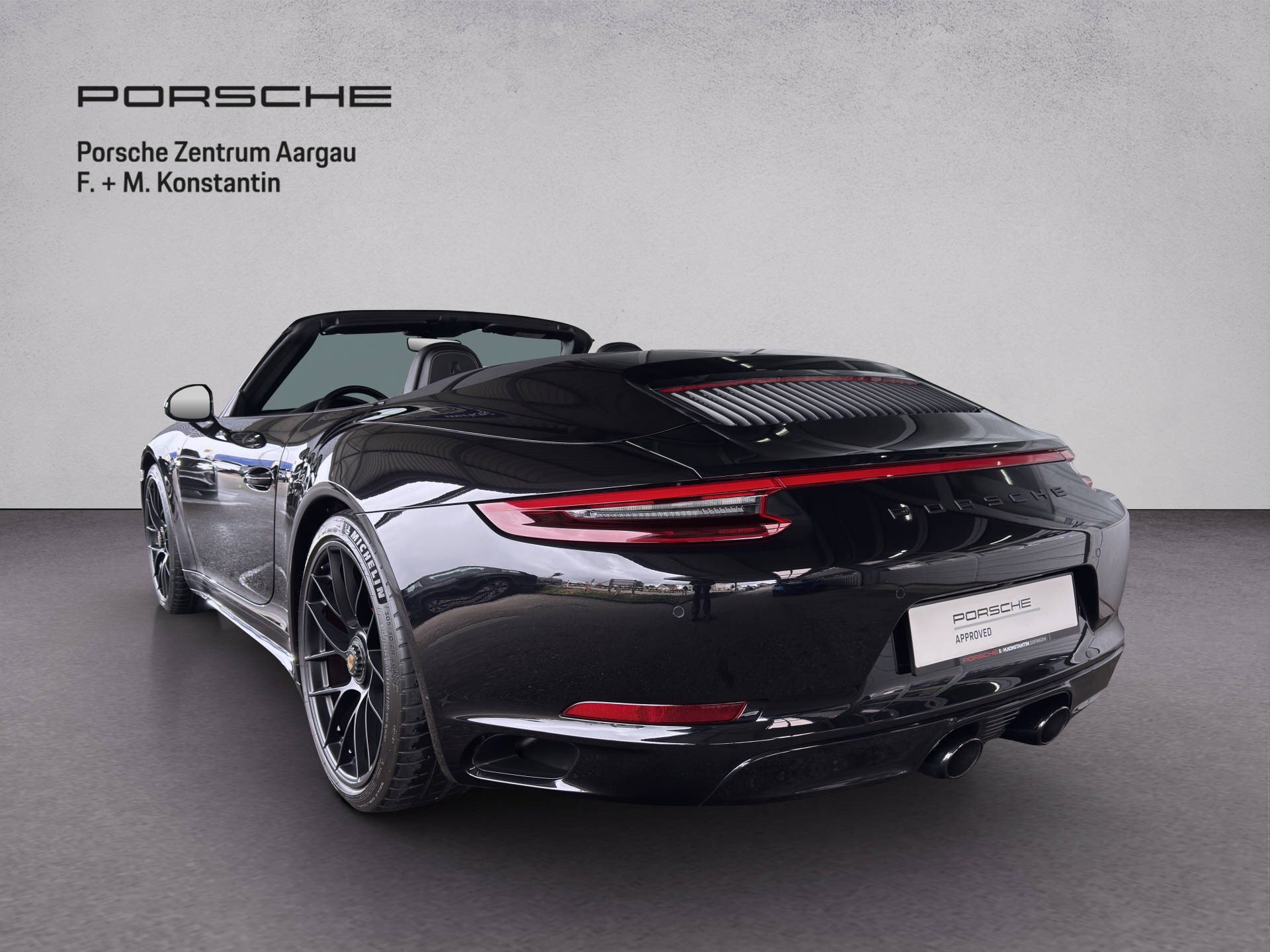 PORSCHE 911 Carrera 4 GTS Cabriolet-image-3