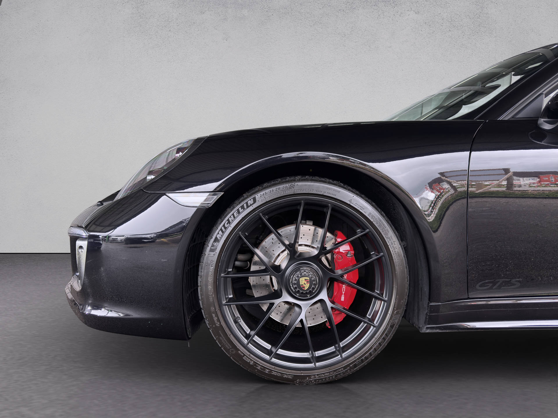 PORSCHE 911 Carrera 4 GTS Cabriolet-image-12