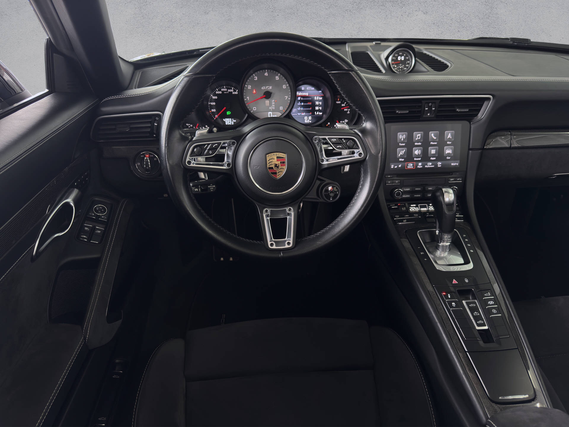 PORSCHE 911 Carrera 4 GTS Cabriolet-image-5