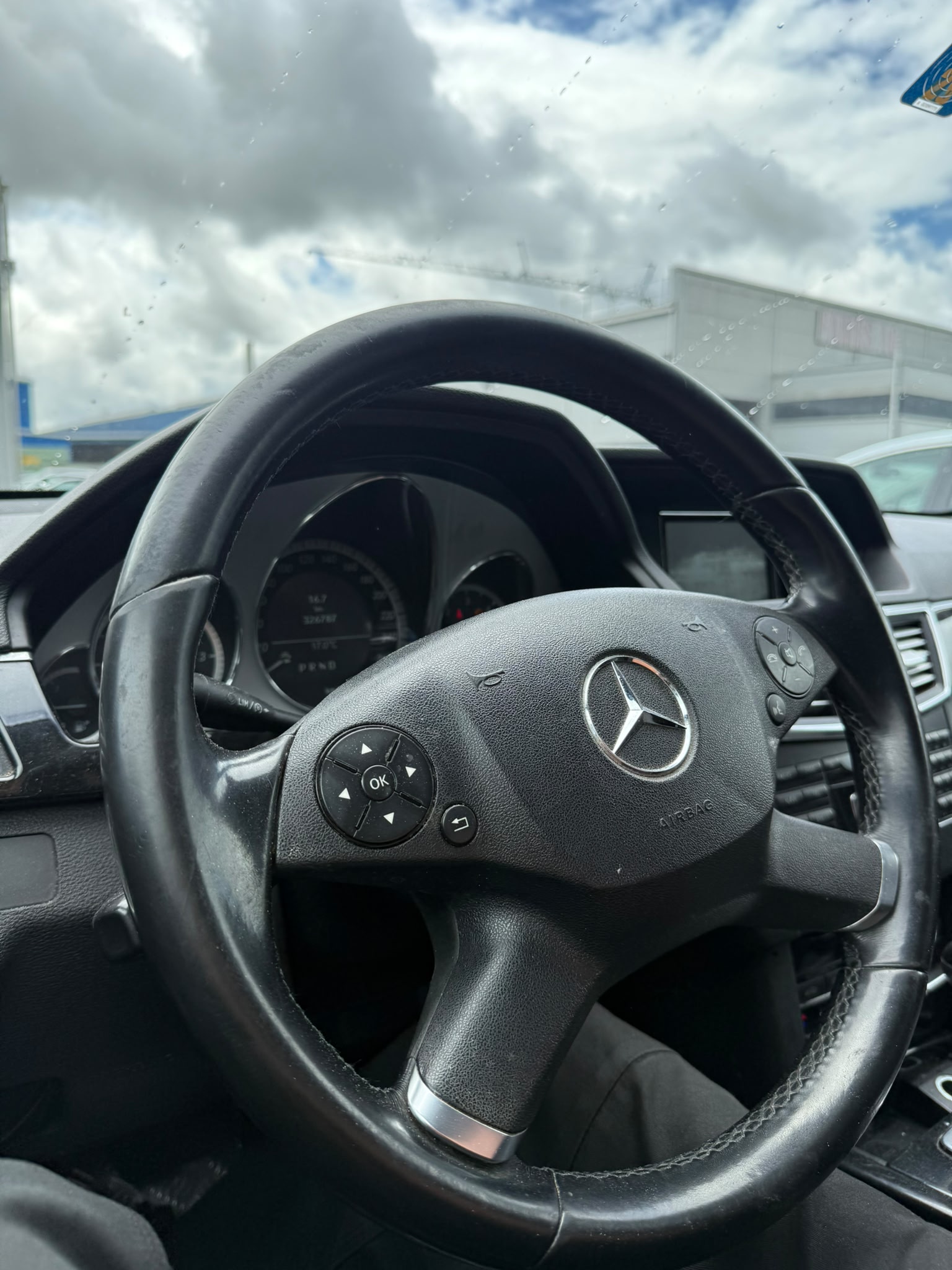 MERCEDES-BENZ E 220 CDI BlueEfficiency Automatic-image-16