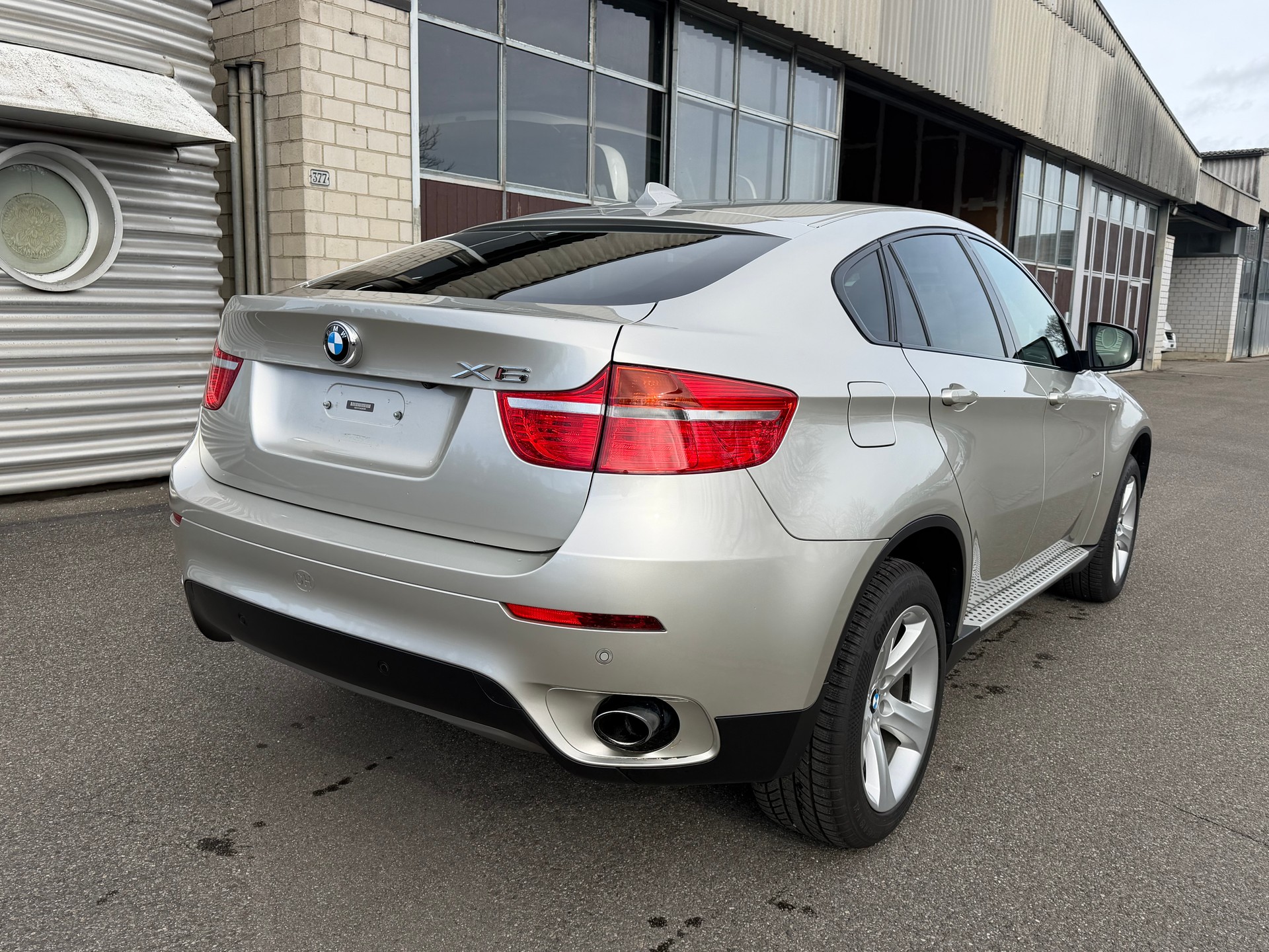 BMW X6-image-2