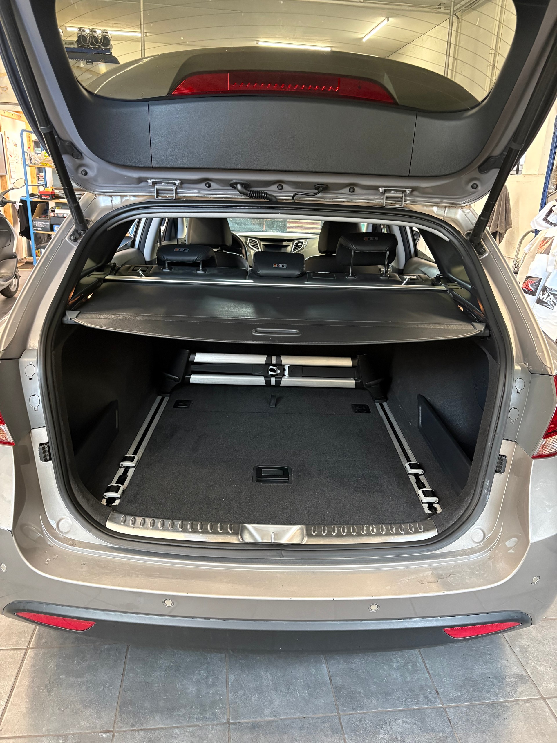 HYUNDAI i40 Wagon 1.7 CRDI Amplia Automatic-image-17