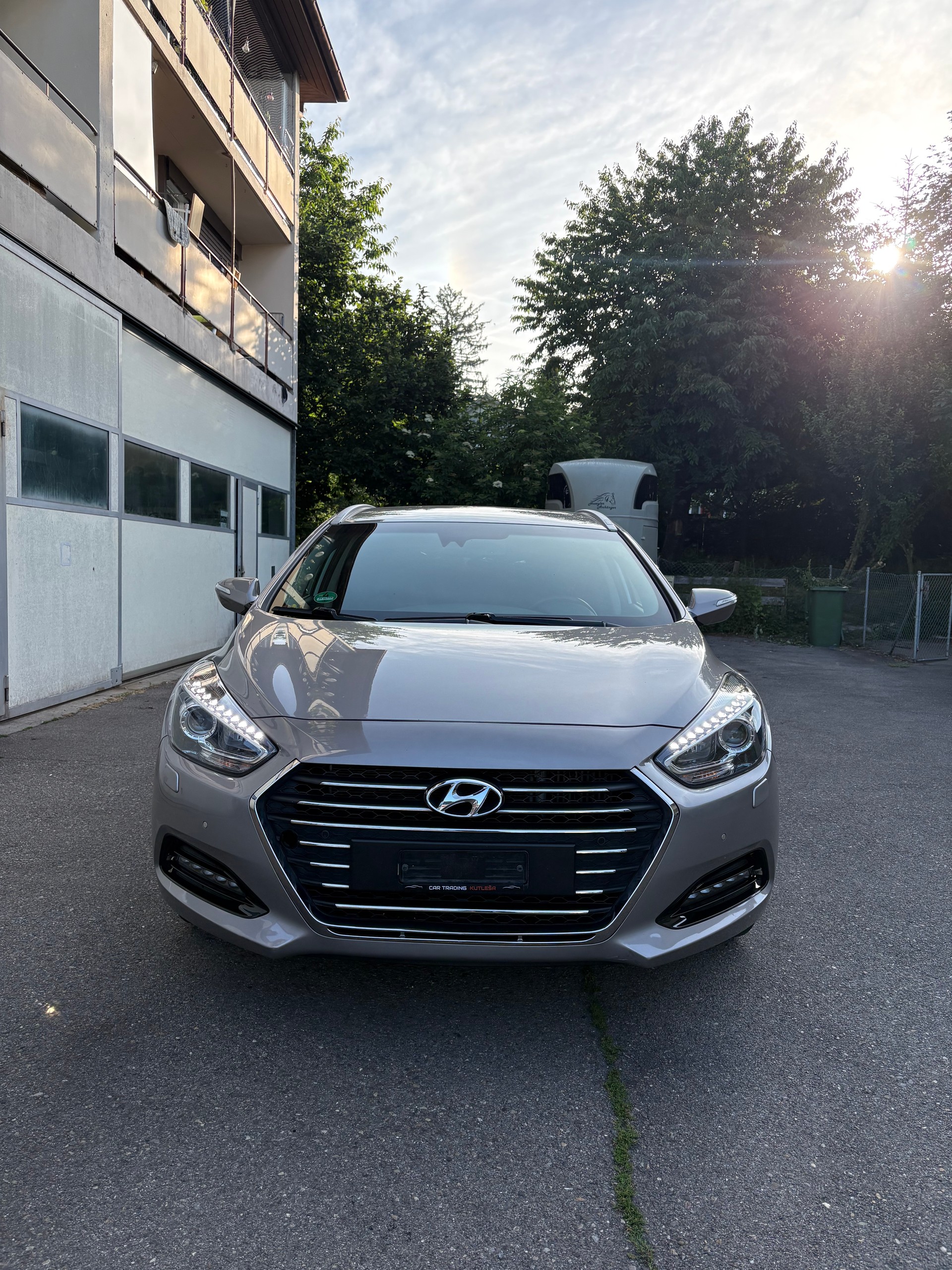 HYUNDAI i40 Wagon 1.7 CRDI Amplia Automatic-showroom-element-1
