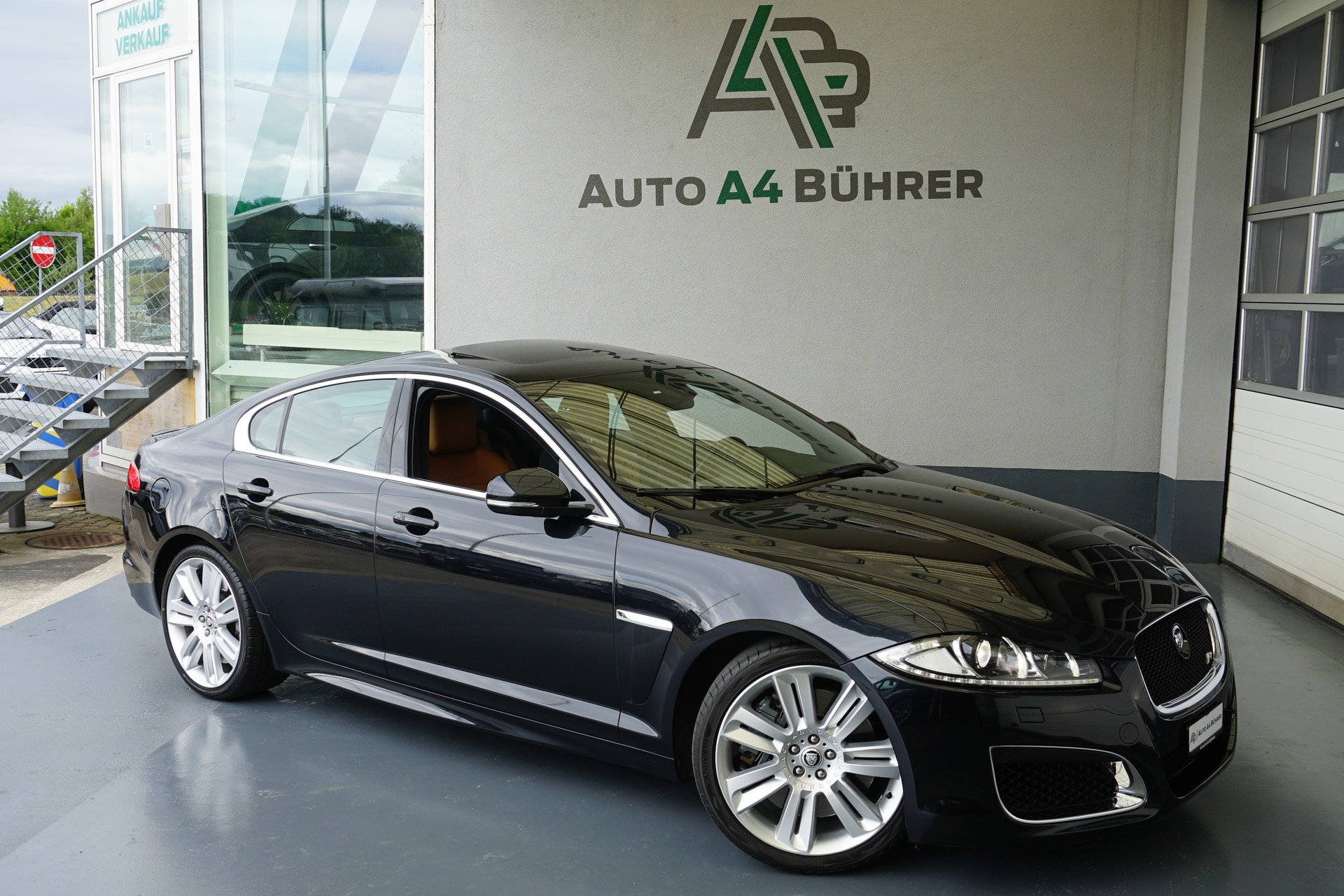 JAGUAR XF 5.0 V8 S/C XFR 510PS sehr gepflegte Sportlimousine!!-showroom-element-1