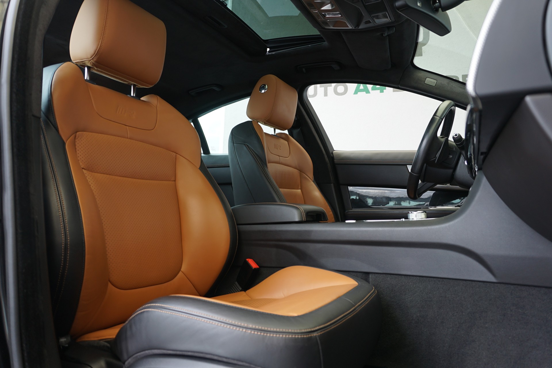 JAGUAR XF 5.0 V8 S/C XFR 510PS sehr gepflegte Sportlimousine!!-image-17