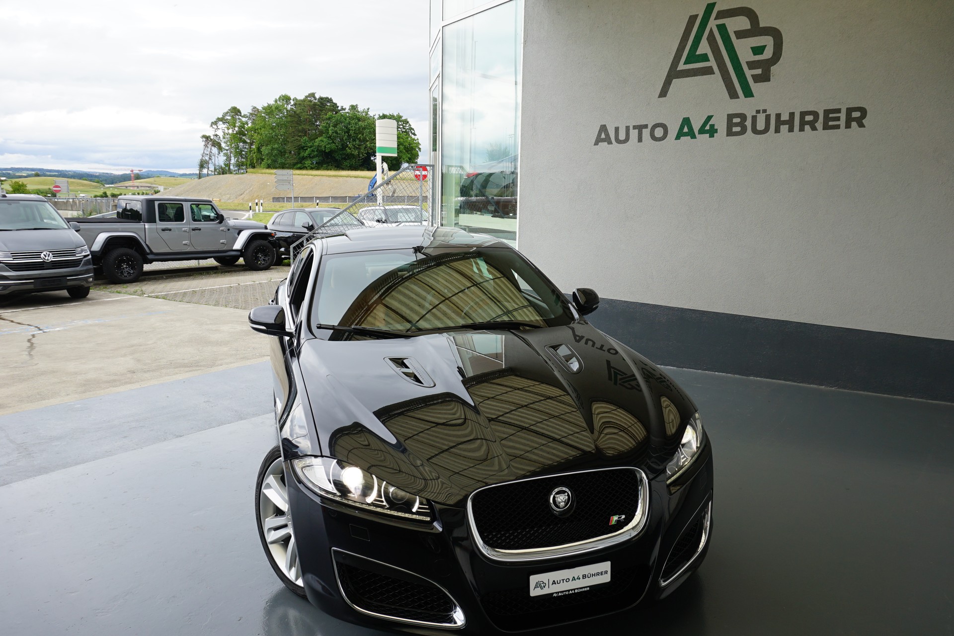 JAGUAR XF 5.0 V8 S/C XFR 510PS sehr gepflegte Sportlimousine!!-showroom-element-2