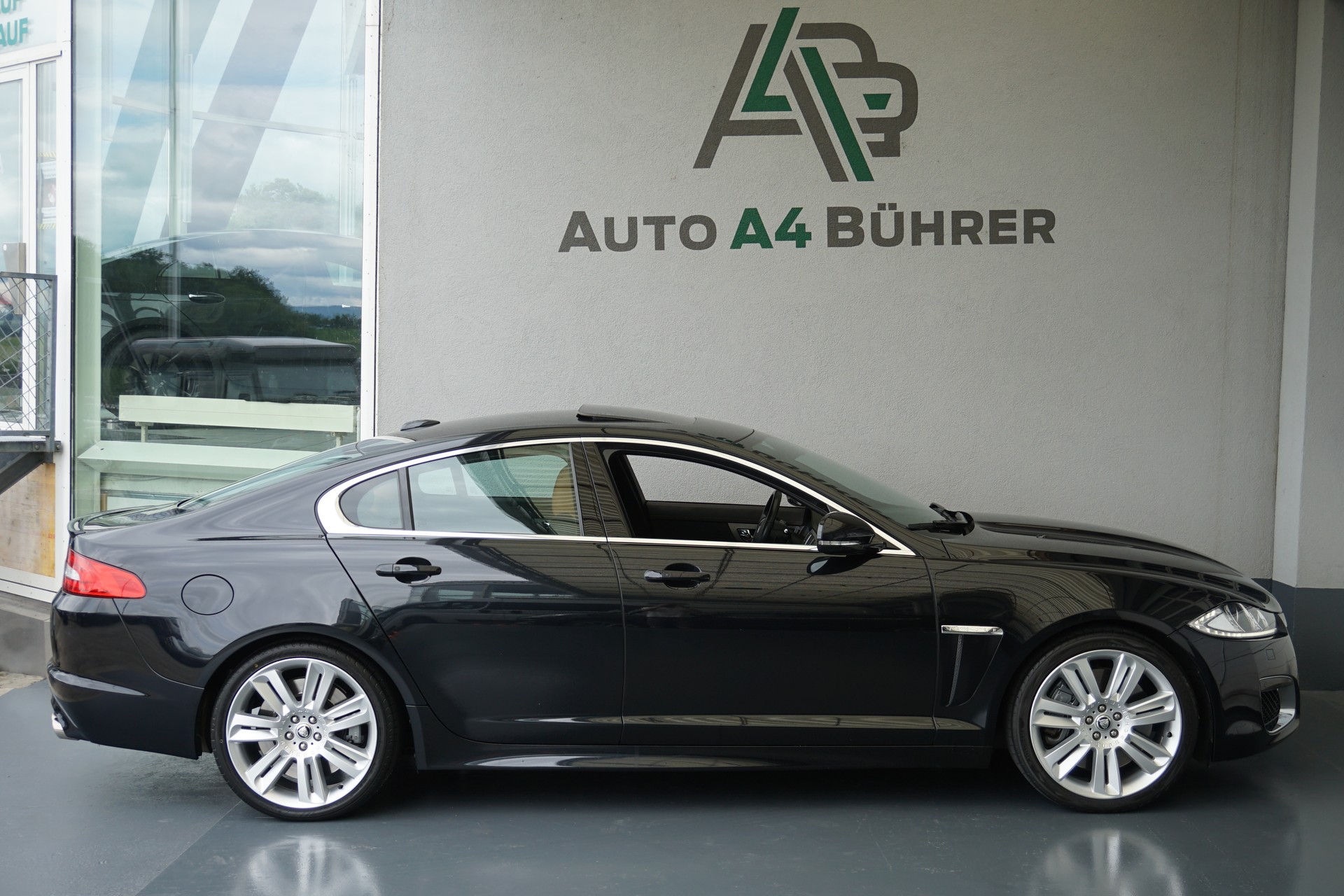 JAGUAR XF 5.0 V8 S/C XFR 510PS sehr gepflegte Sportlimousine!!-image-4