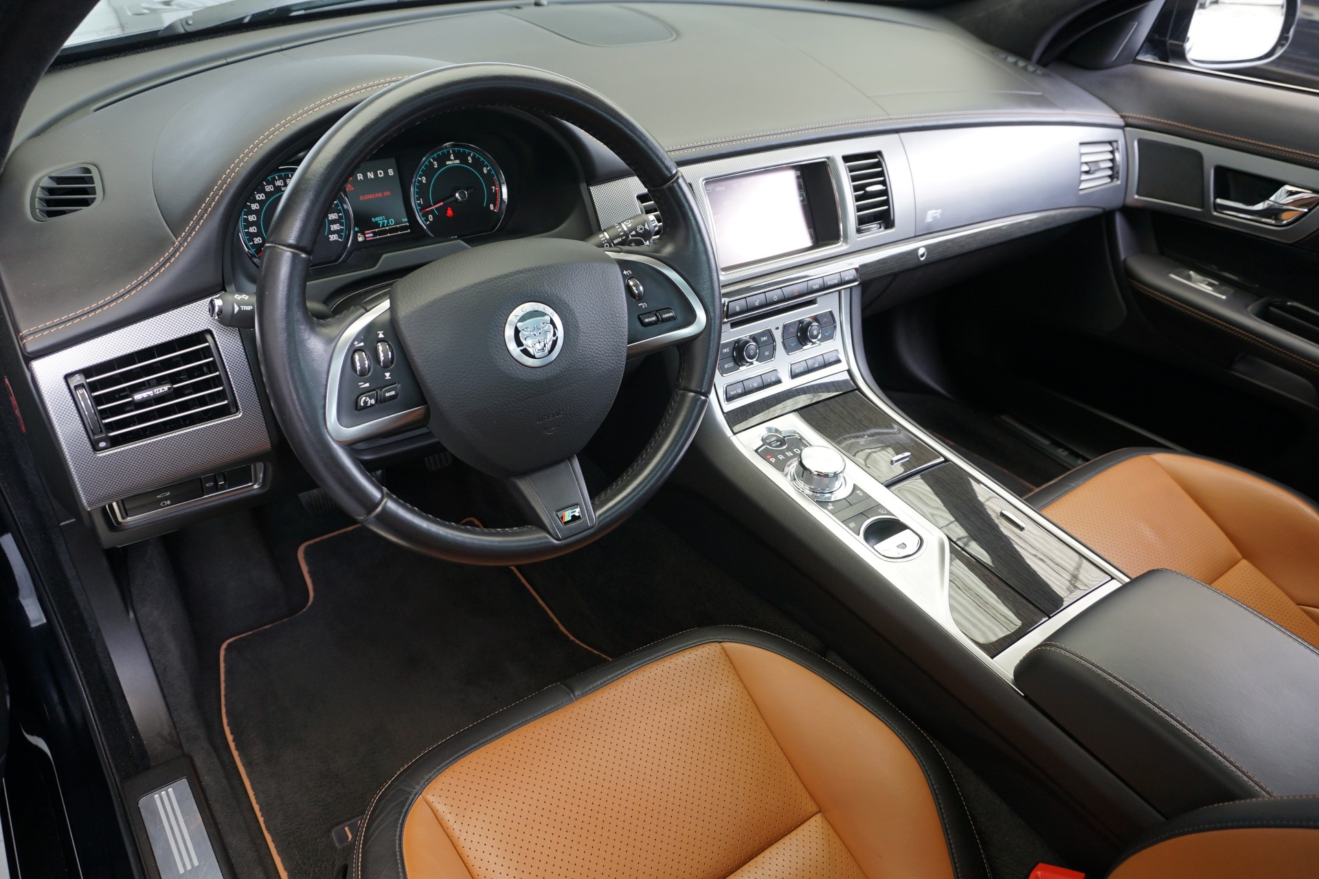 JAGUAR XF 5.0 V8 S/C XFR 510PS sehr gepflegte Sportlimousine!!-image-14