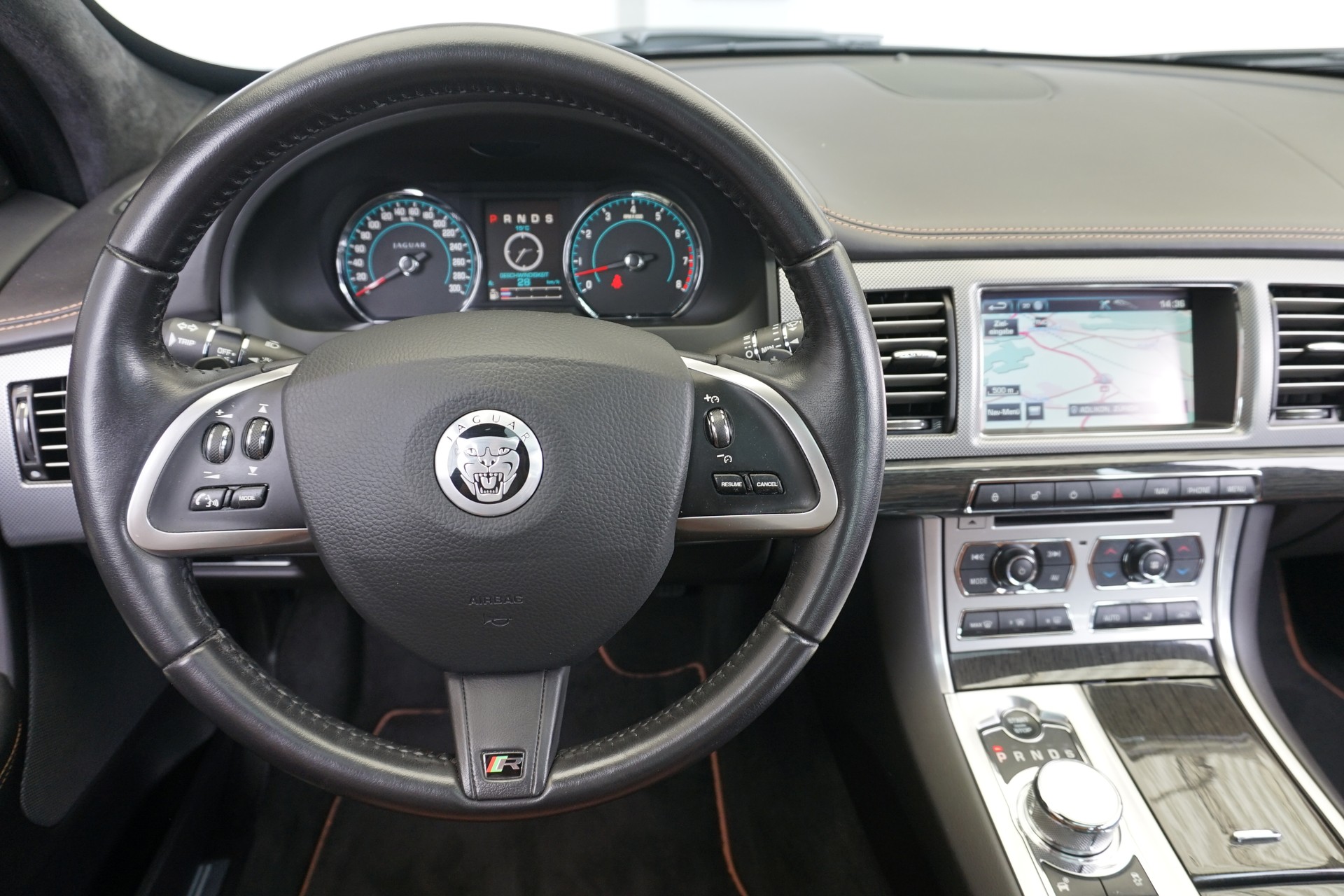 JAGUAR XF 5.0 V8 S/C XFR 510PS sehr gepflegte Sportlimousine!!-image-13