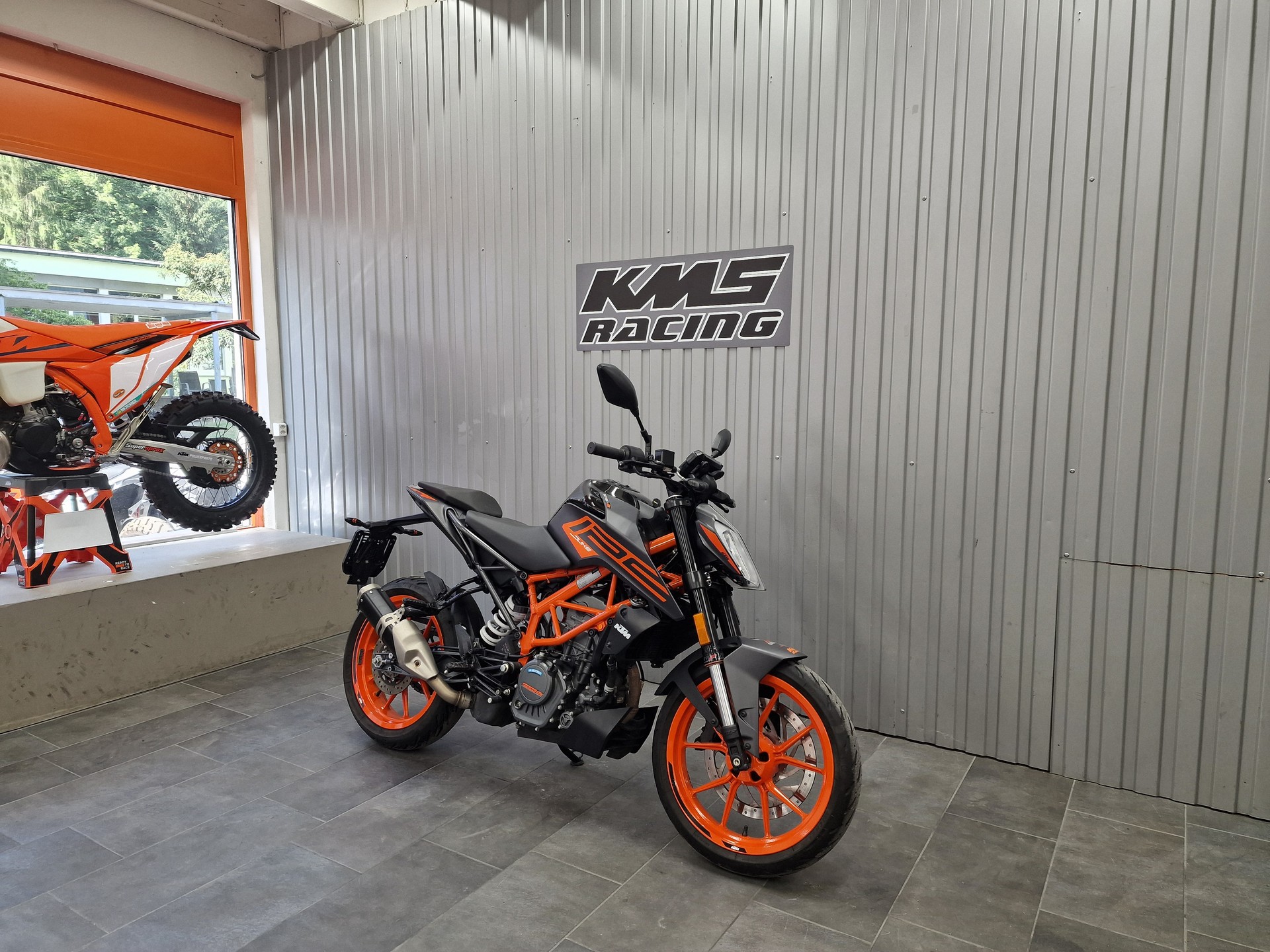 KTM 125 Duke ABS-showroom-element-1