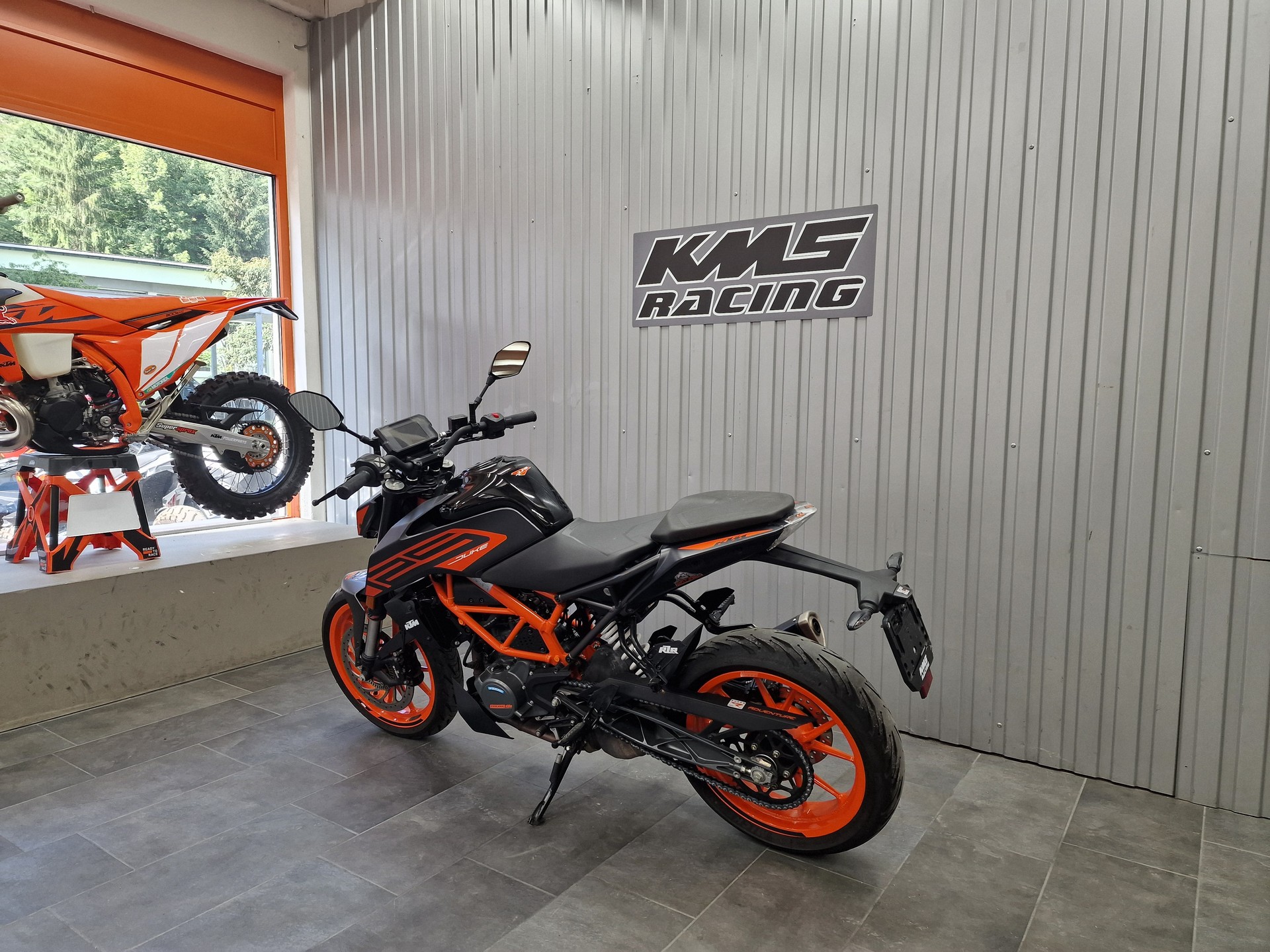 KTM 125 Duke ABS-showroom-element-3