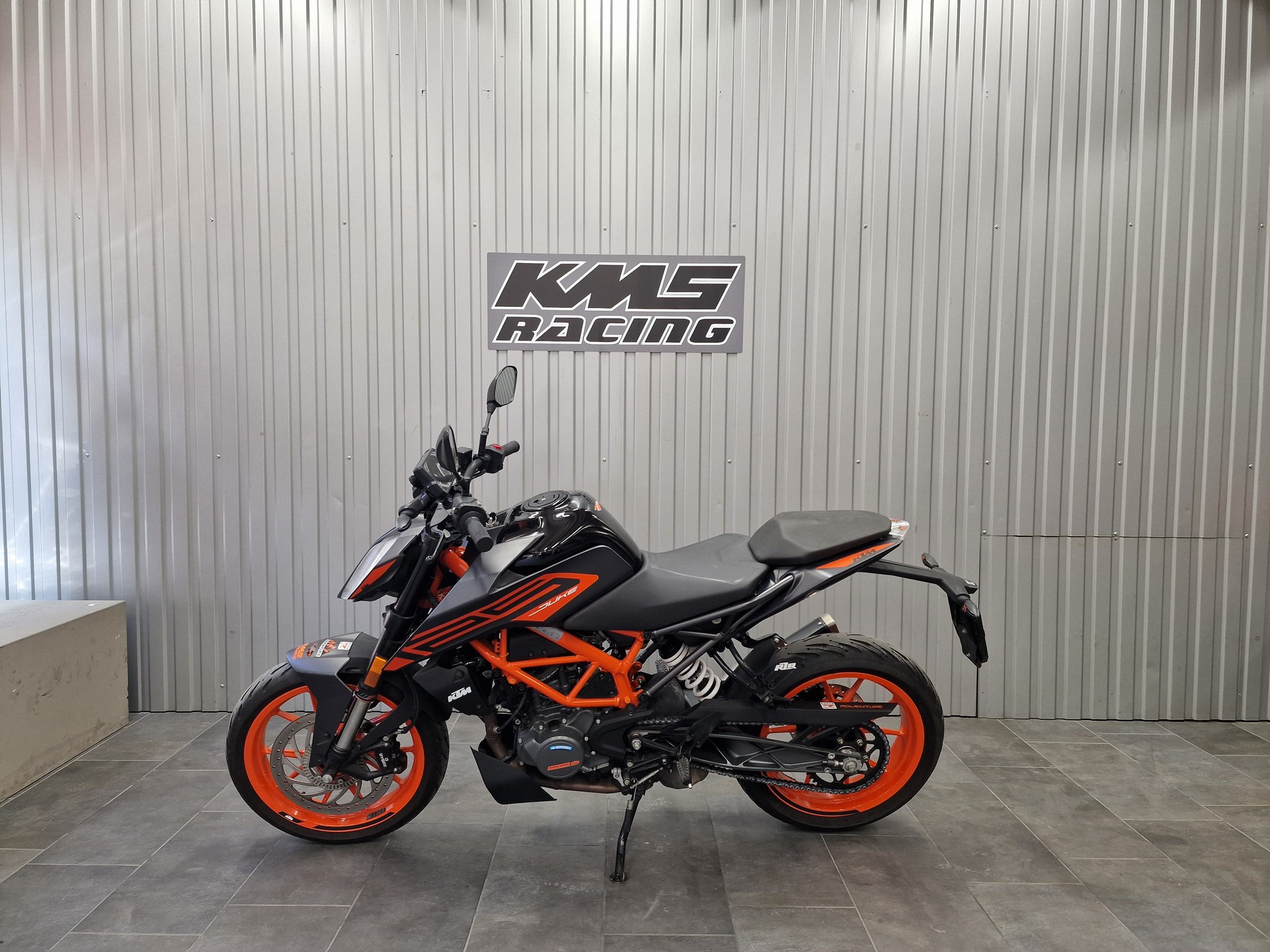 KTM 125 Duke ABS-showroom-element-2