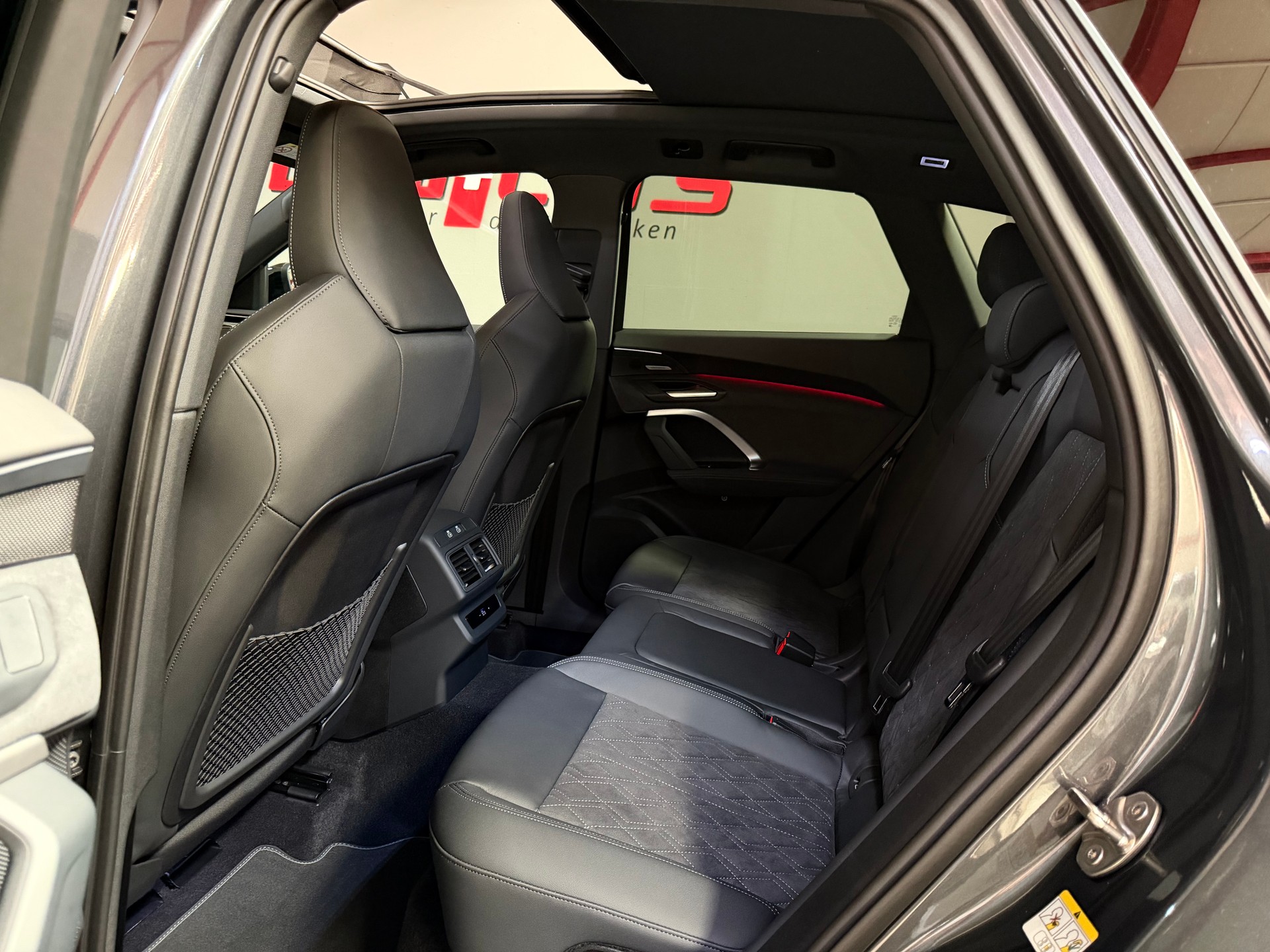 AUDI SQ5 TFSI quattro S-tronic-image-18