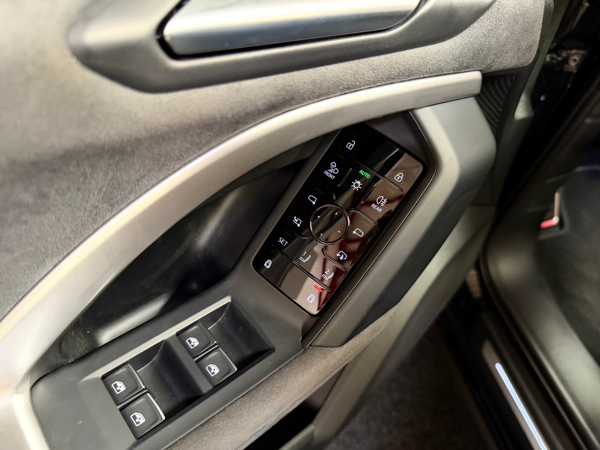 AUDI SQ5 TFSI quattro S-tronic-image-27