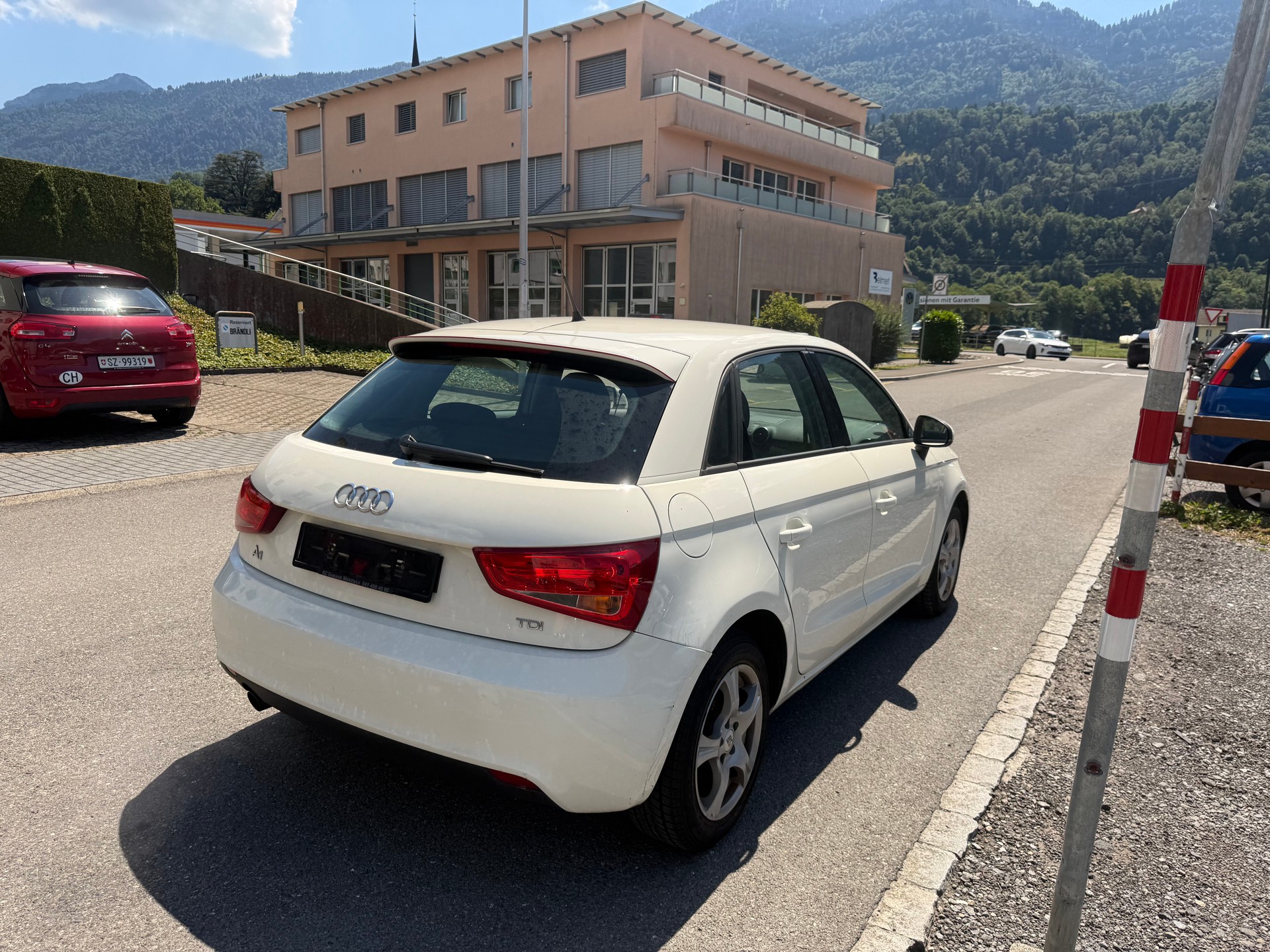 AUDI A1 Sportback 1.6 TDI Attraction-showroom-element-3