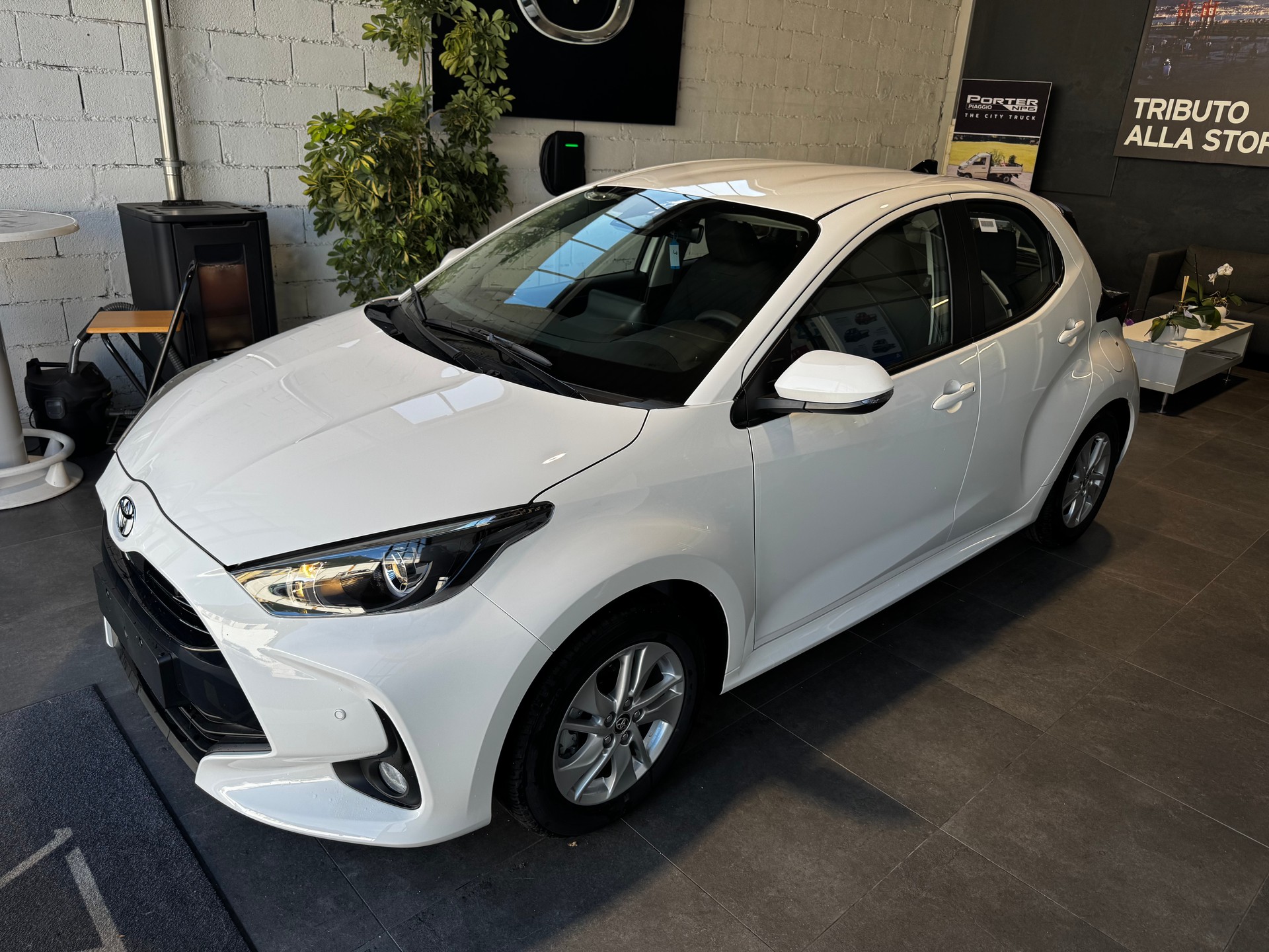 TOYOTA Yaris 1.5 Comfort e-CVT-image-1