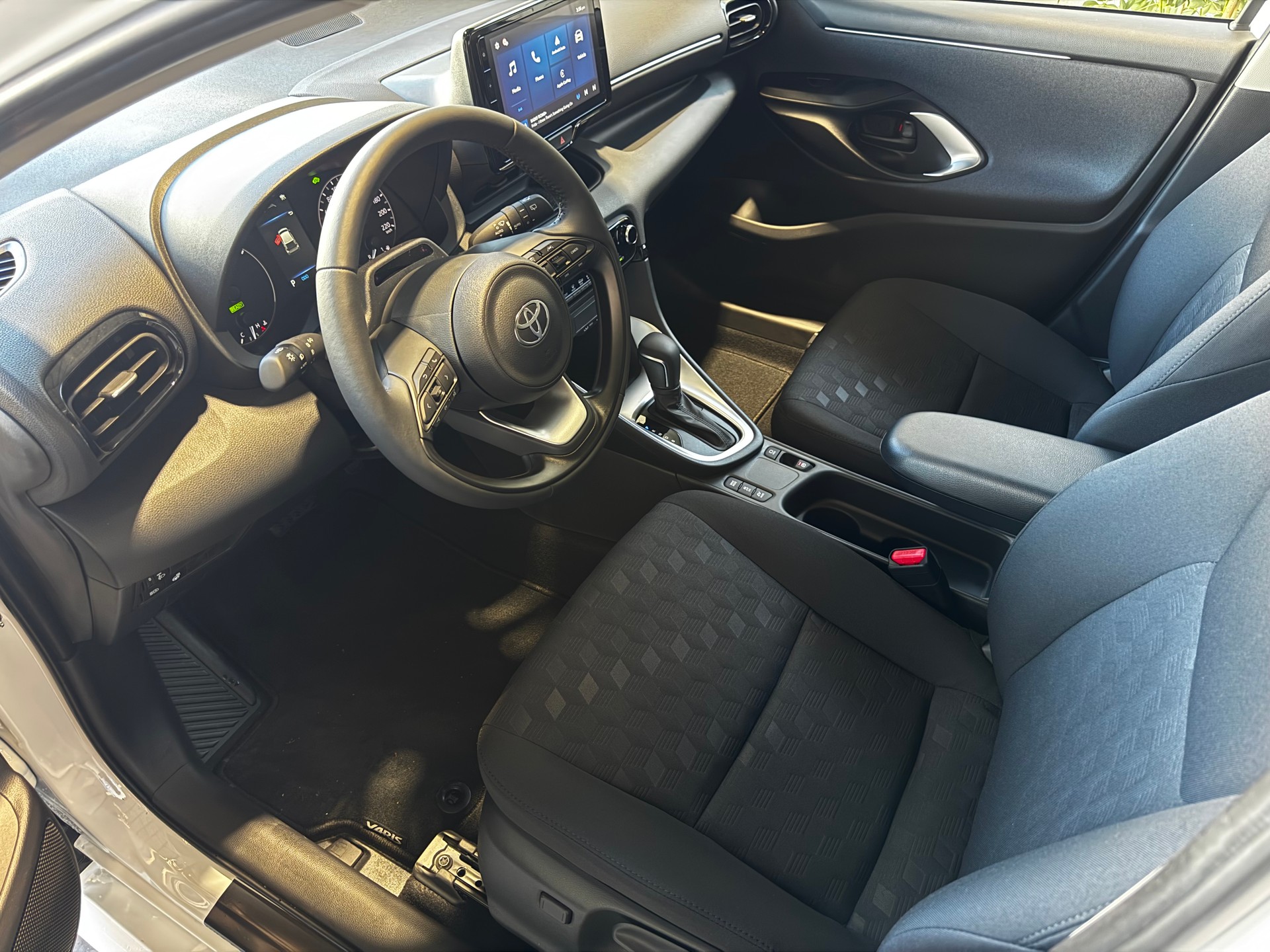 TOYOTA Yaris 1.5 Comfort e-CVT-image-6
