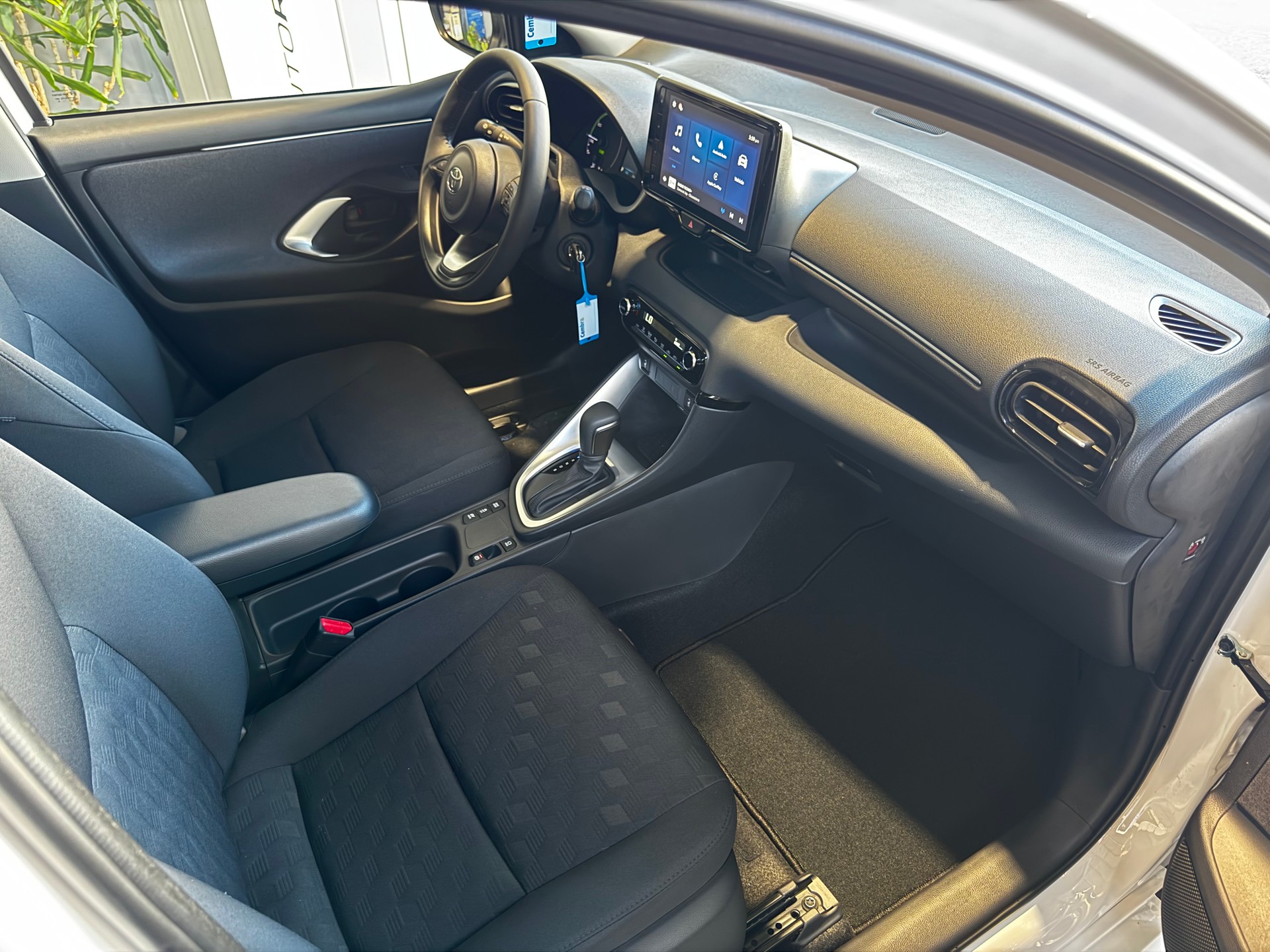 TOYOTA Yaris 1.5 Comfort e-CVT-image-7