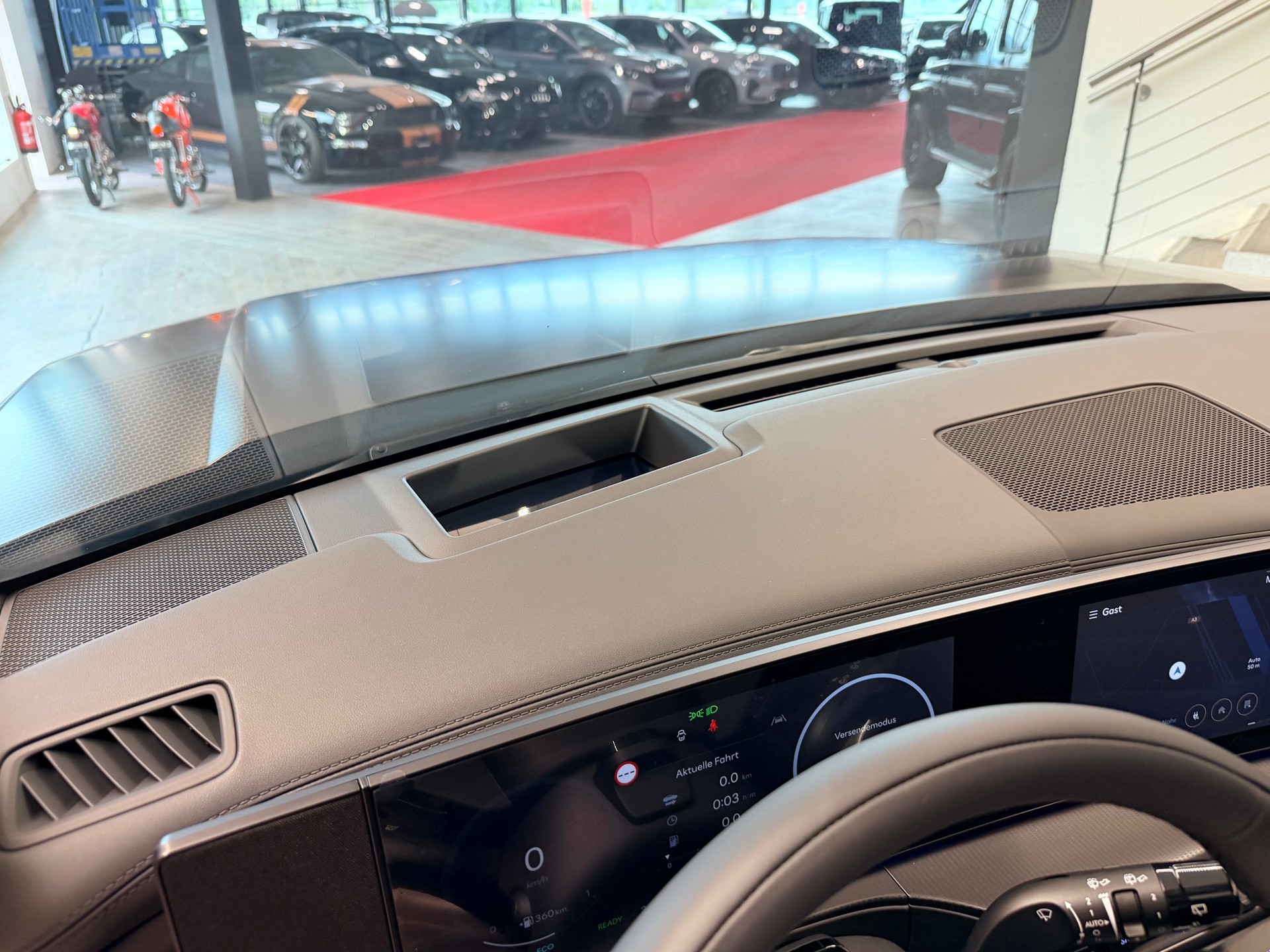 HYUNDAI Santa Fe 1.6 T-GDi PHEV Calligraphy 4WD Automatic-image-25