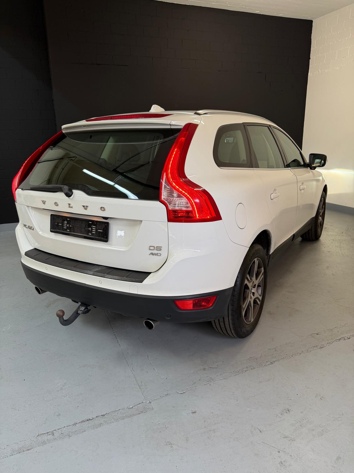 VOLVO XC60 D5 AWD Kinetic Geartronic ***CH-Fahrzeug***-image-6