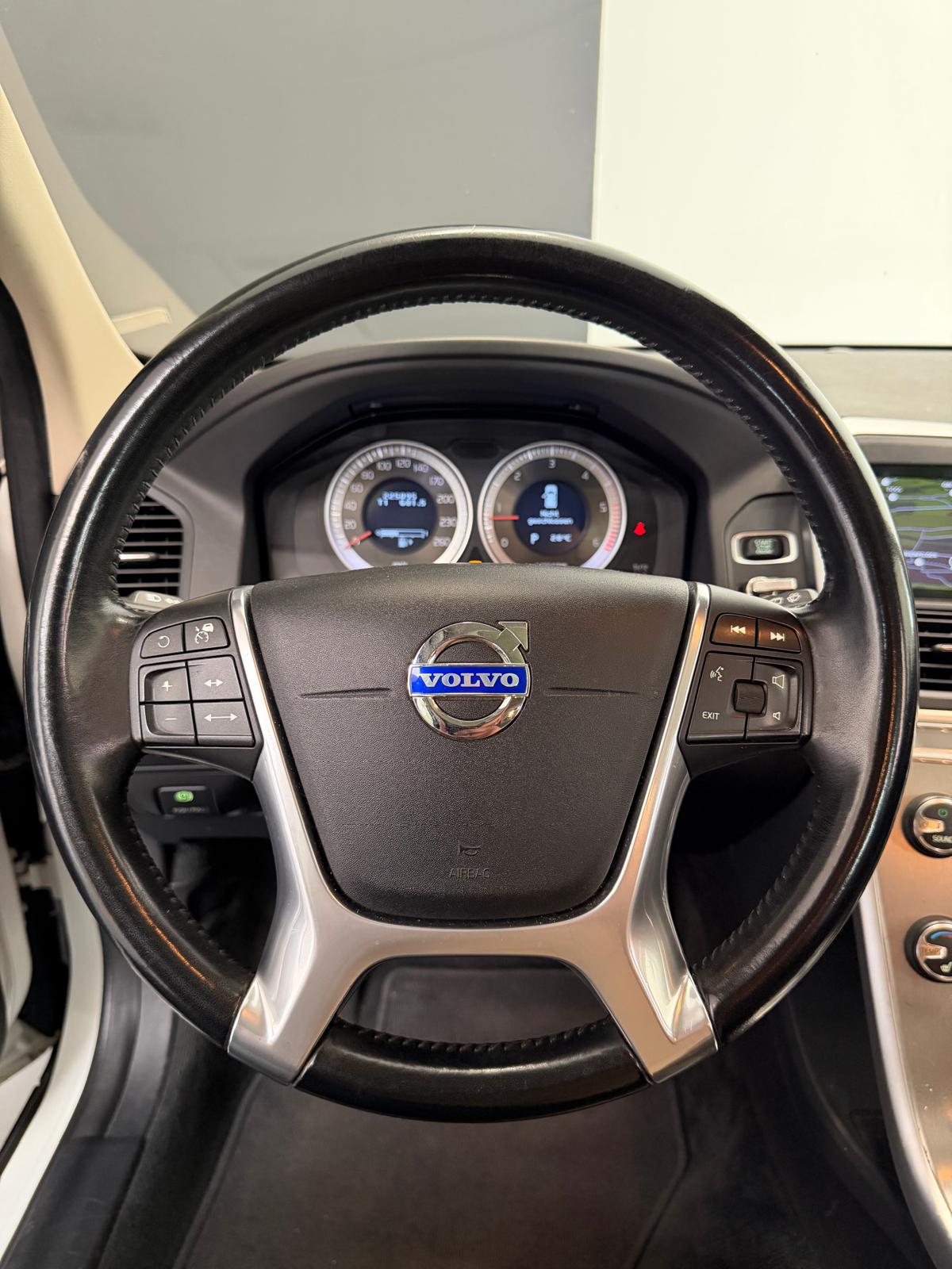 VOLVO XC60 D5 AWD Kinetic Geartronic ***CH-Fahrzeug***-image-7