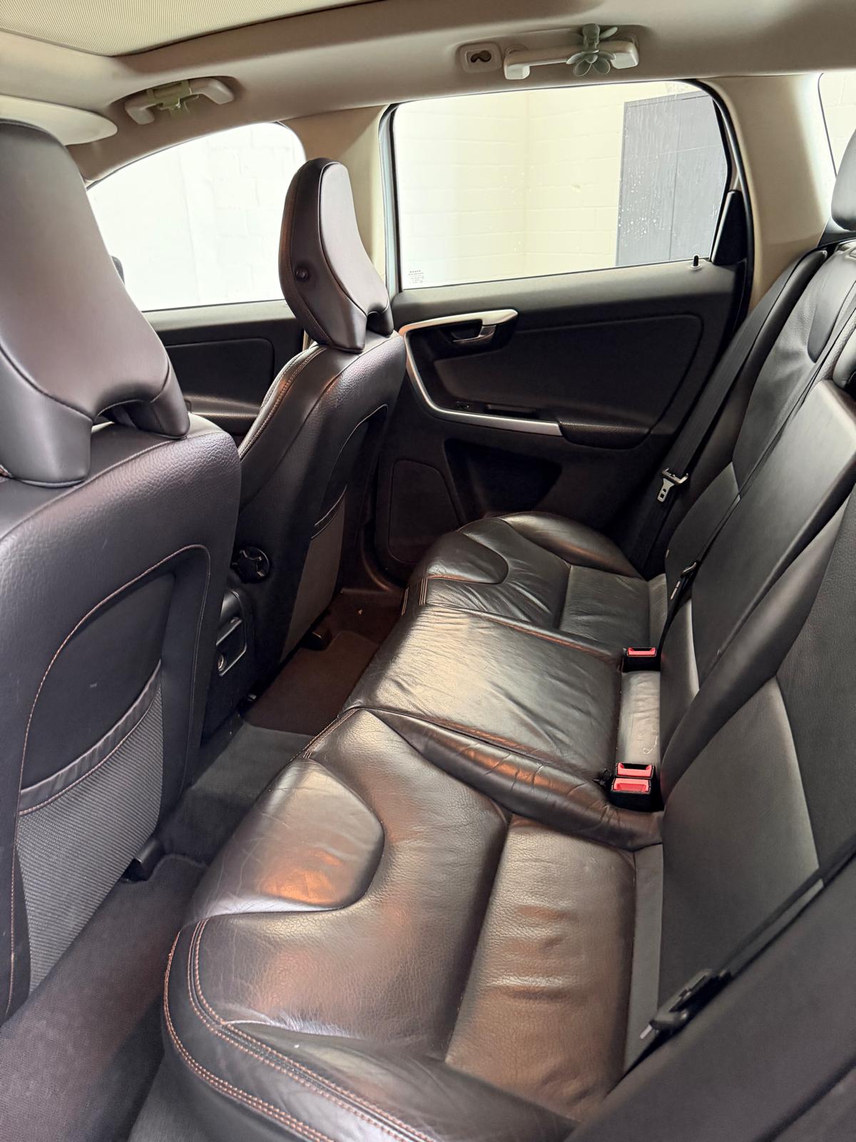 VOLVO XC60 D5 AWD Kinetic Geartronic ***CH-Fahrzeug***-image-15