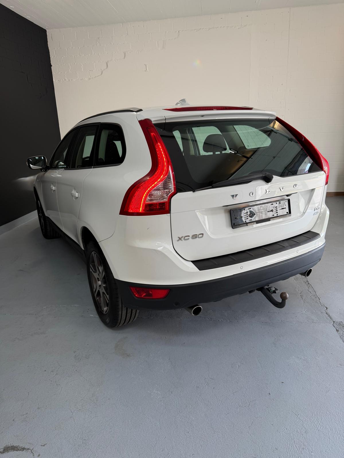 VOLVO XC60 D5 AWD Kinetic Geartronic ***CH-Fahrzeug***-showroom-element-3