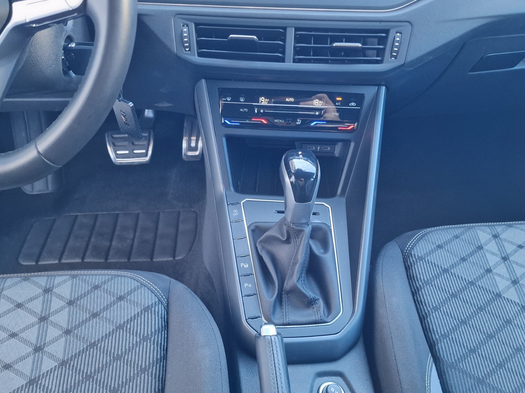 VW Polo 1.0 TSI R-Line DSG-image-13