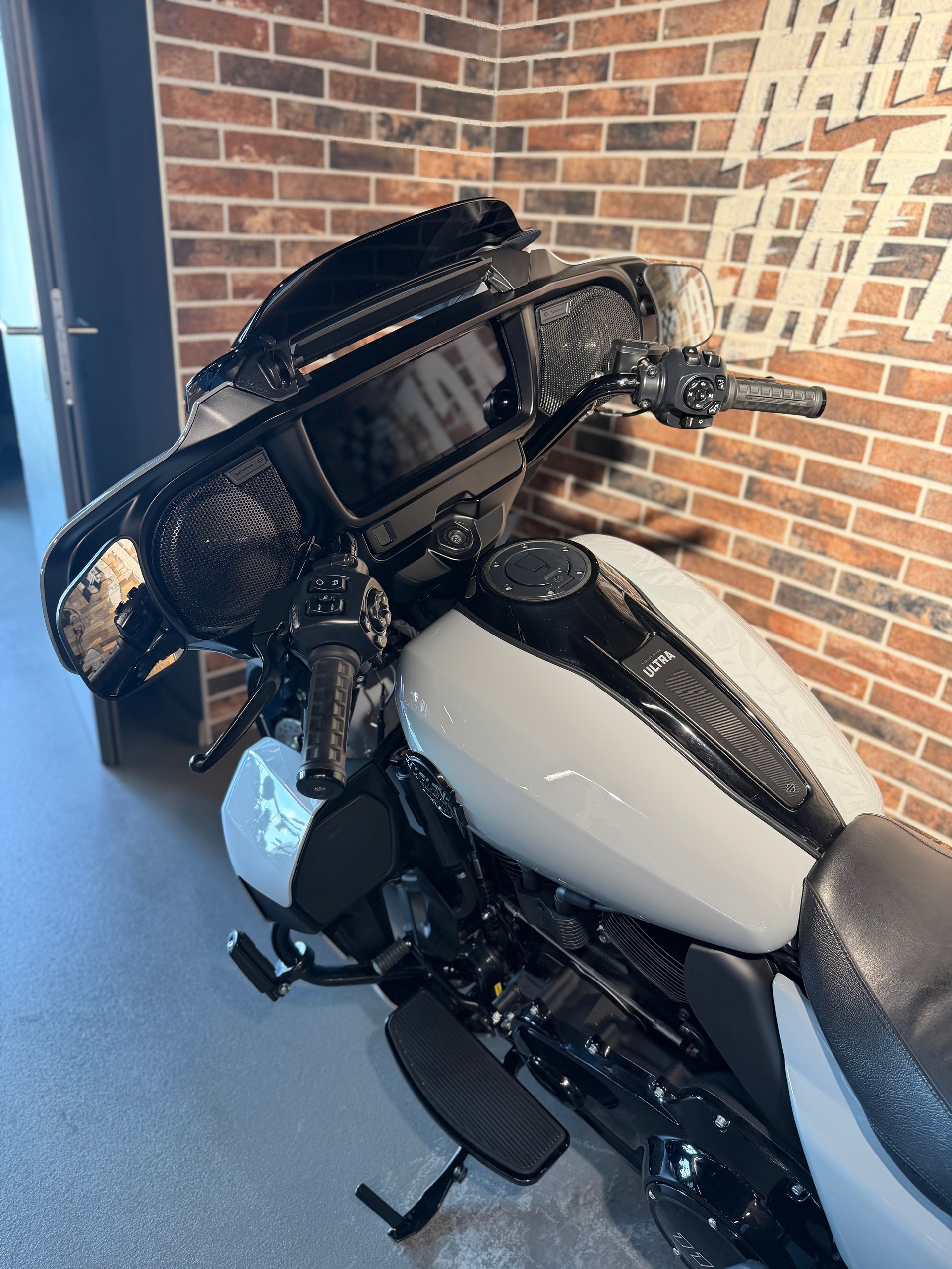HARLEY-DAVIDSON FLHXU Street Glide Ultra 117-image-2