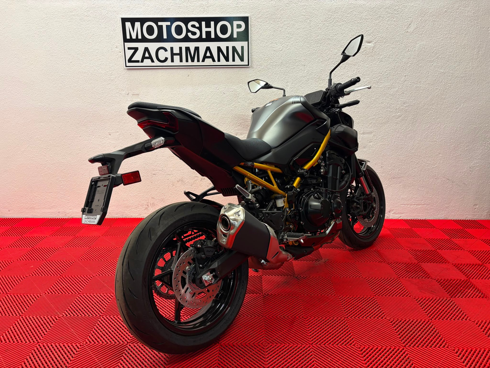 KAWASAKI Z 900-image-5