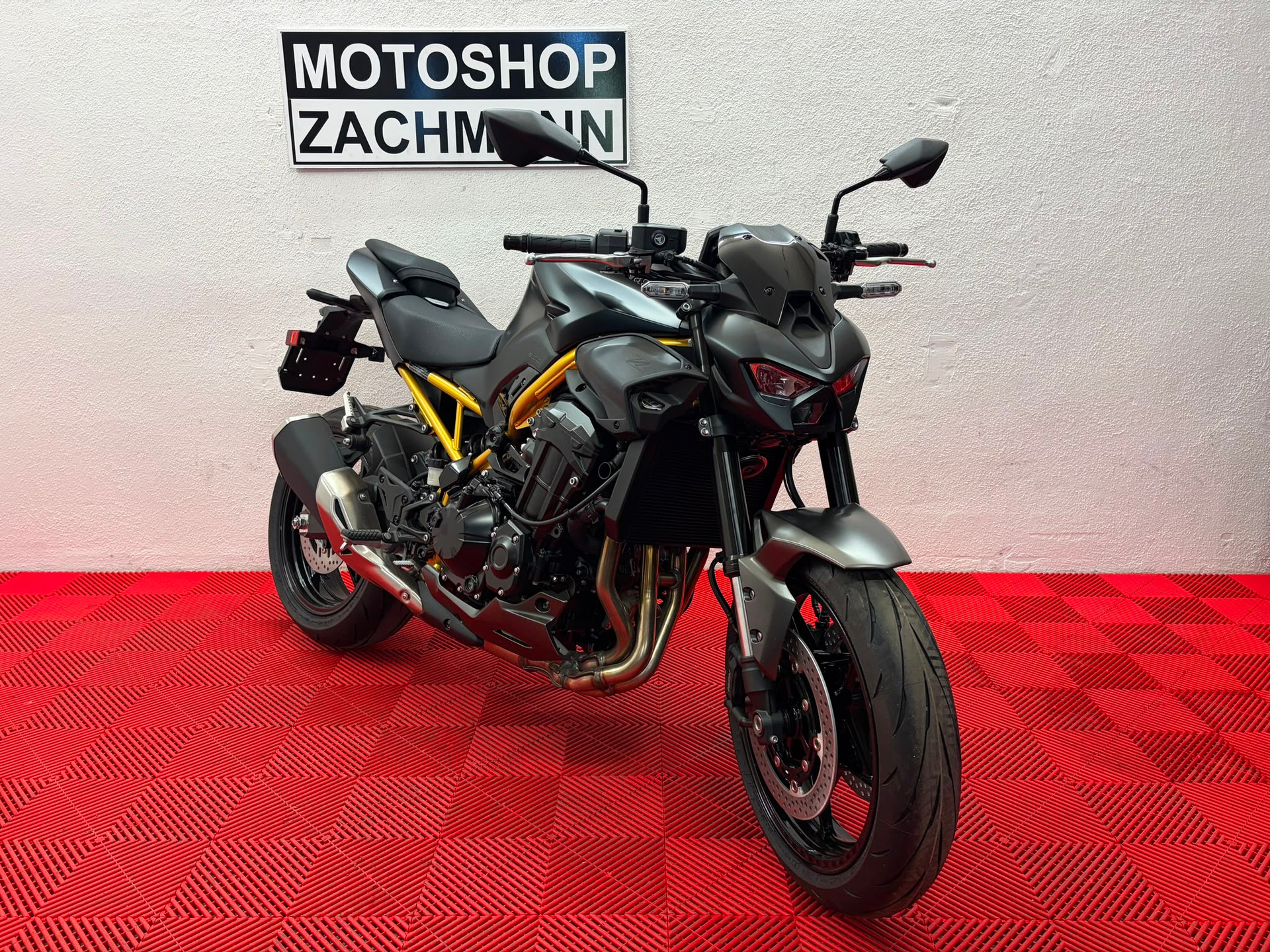 KAWASAKI Z 900-image-1