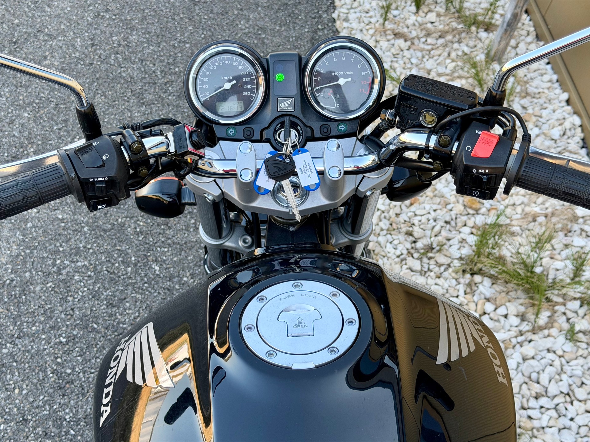 HONDA CB 900 F Hornet-image-14