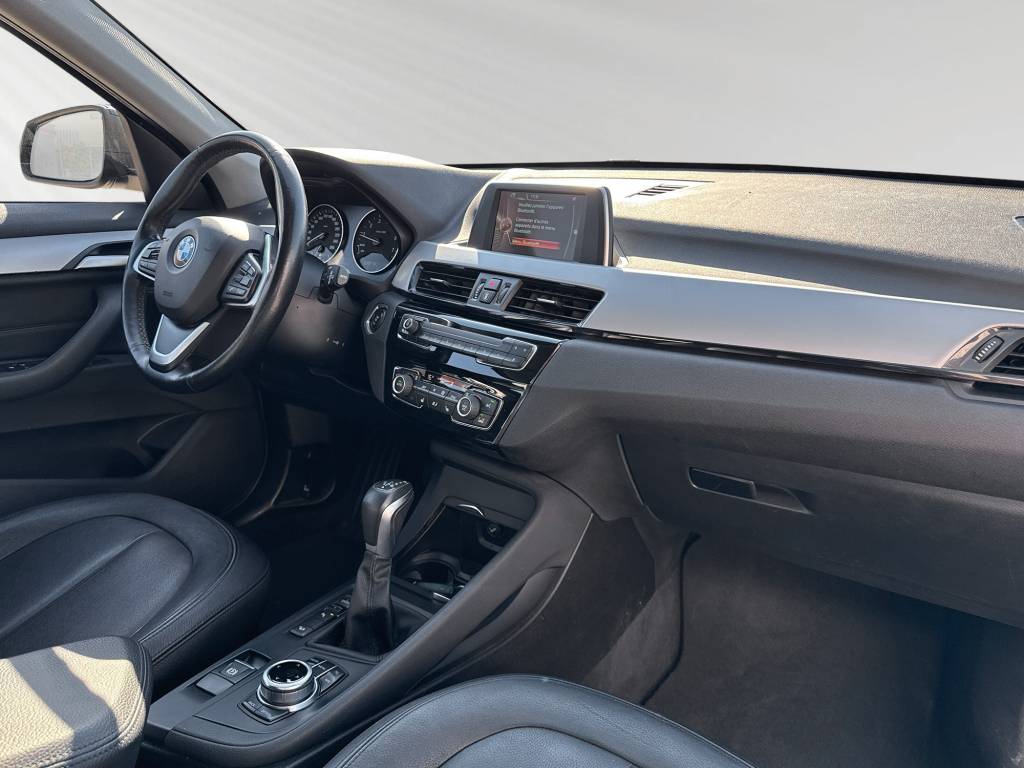 BMW X1 xDrive 20i Steptronic-image-5