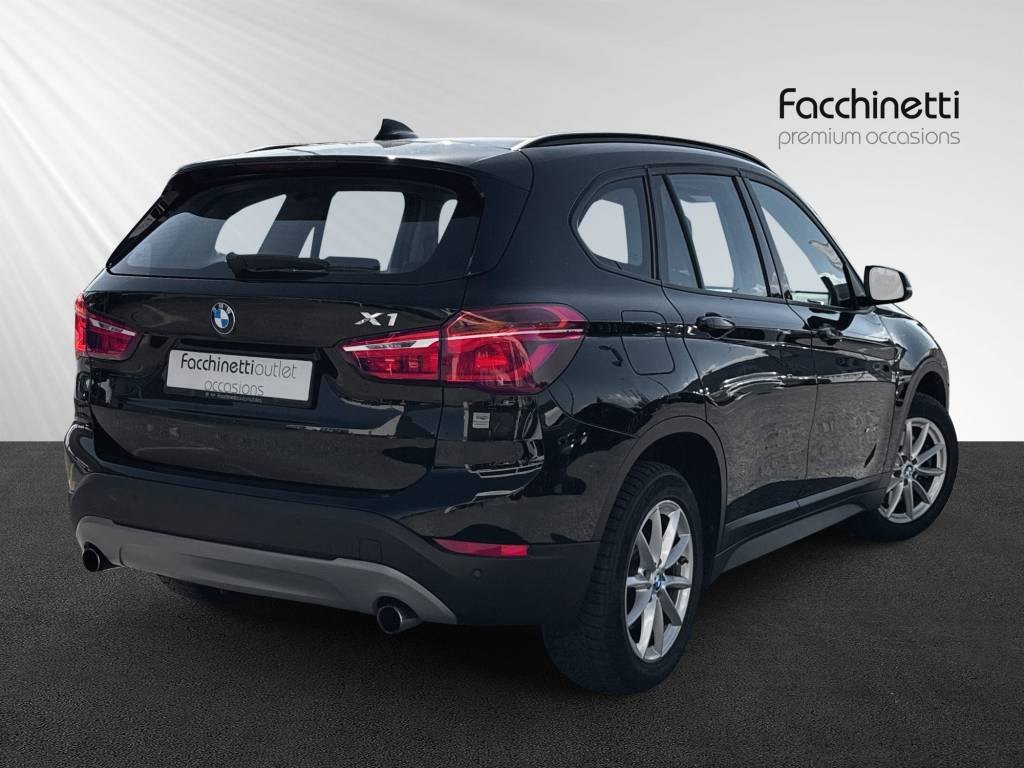 BMW X1 xDrive 20i Steptronic-showroom-element-3