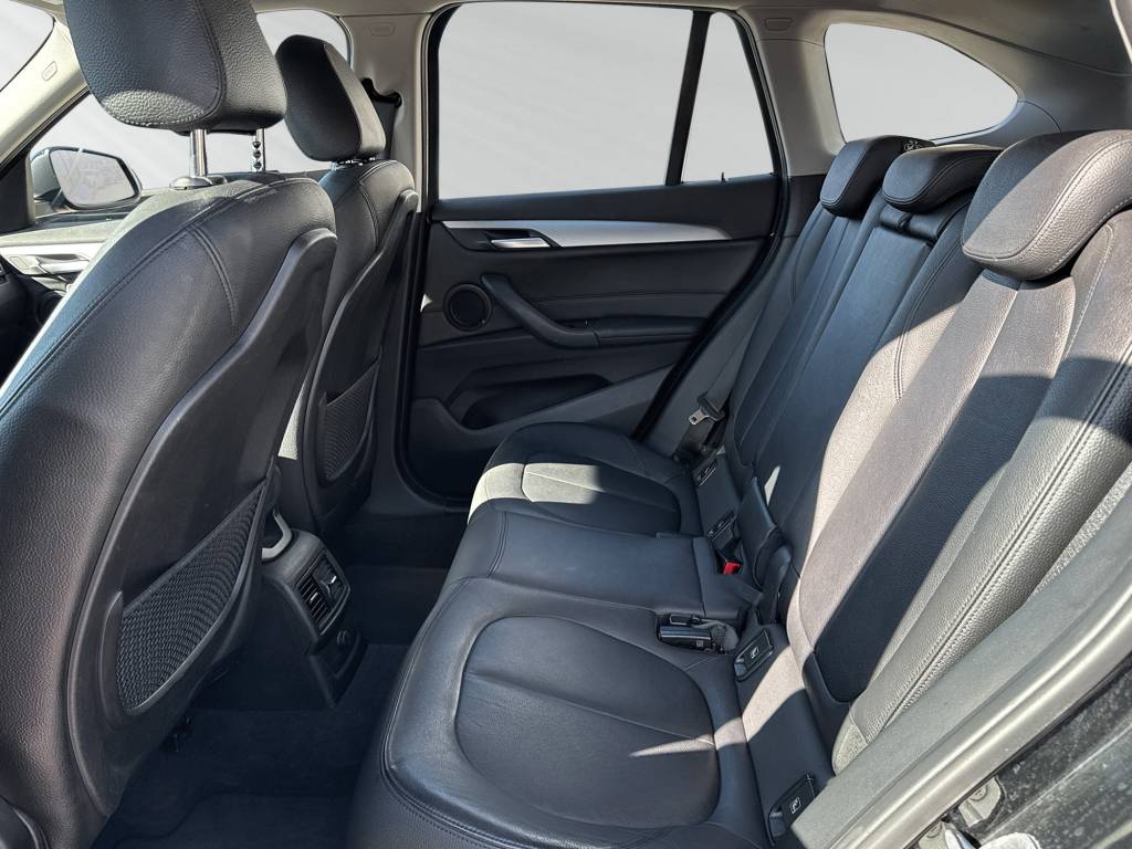 BMW X1 xDrive 20i Steptronic-image-7