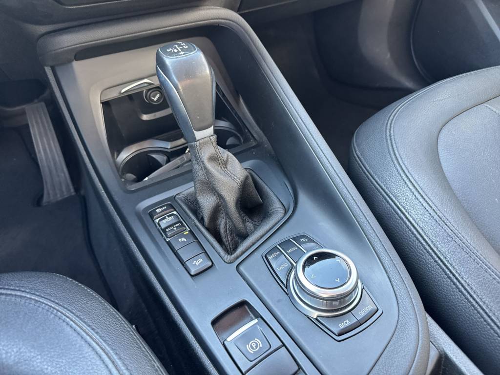 BMW X1 xDrive 20i Steptronic-image-13
