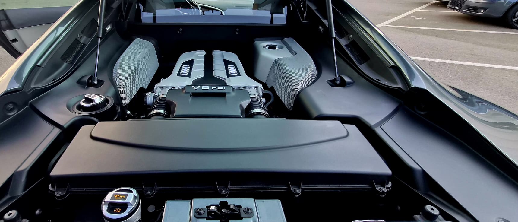 AUDI R8 Coupé 4.2-image-11
