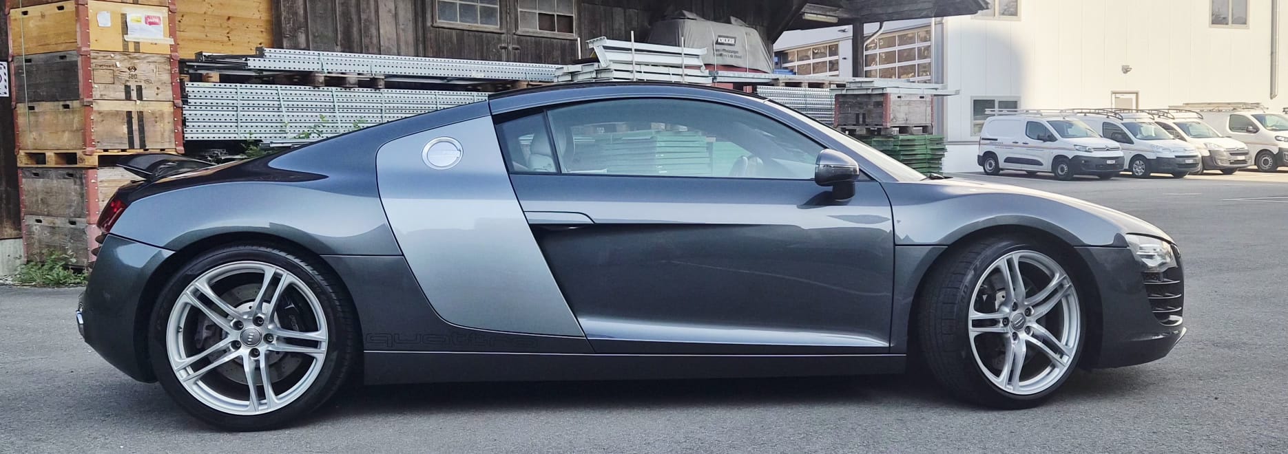 AUDI R8 Coupé 4.2-image-3