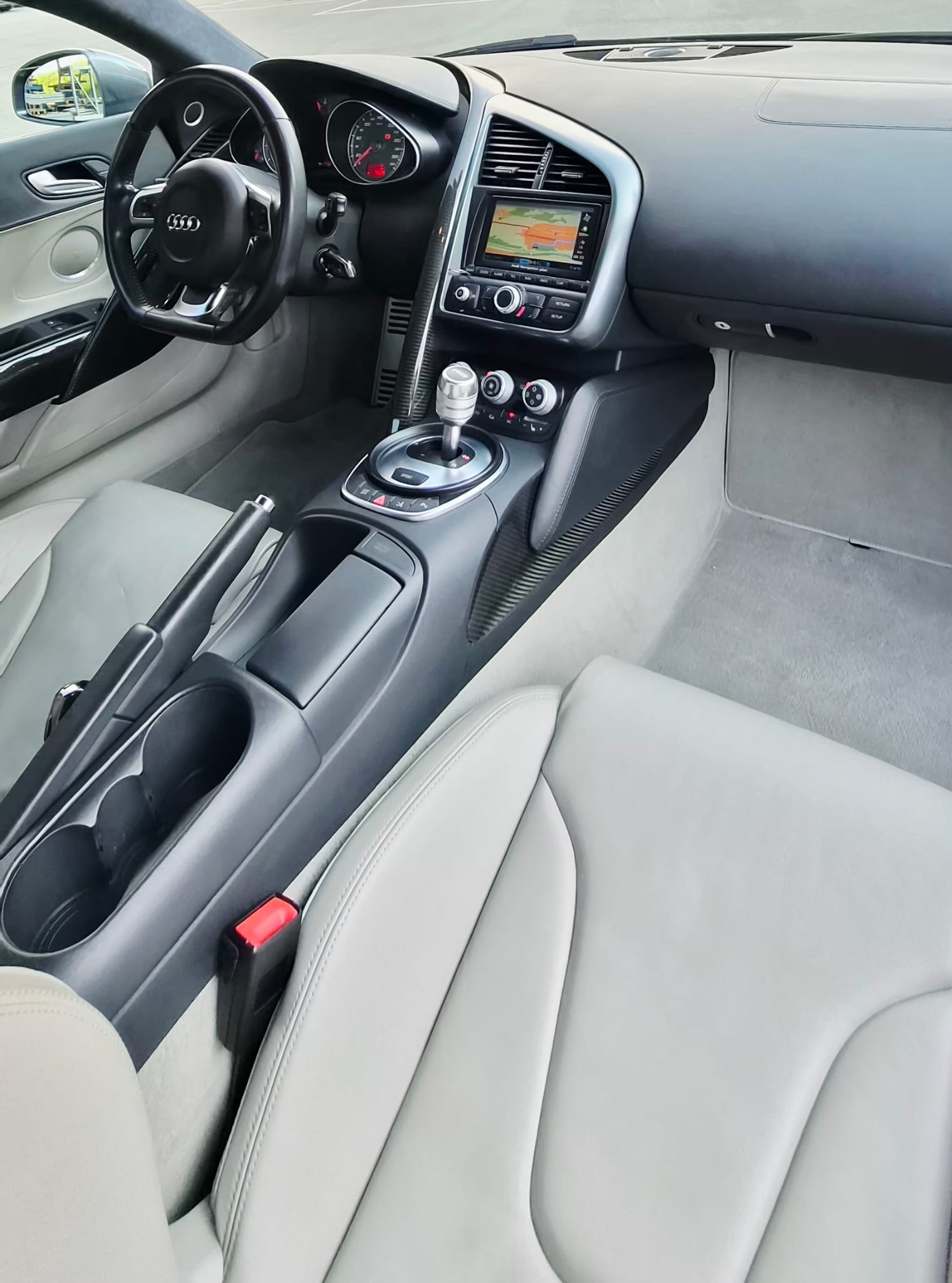 AUDI R8 Coupé 4.2-image-8