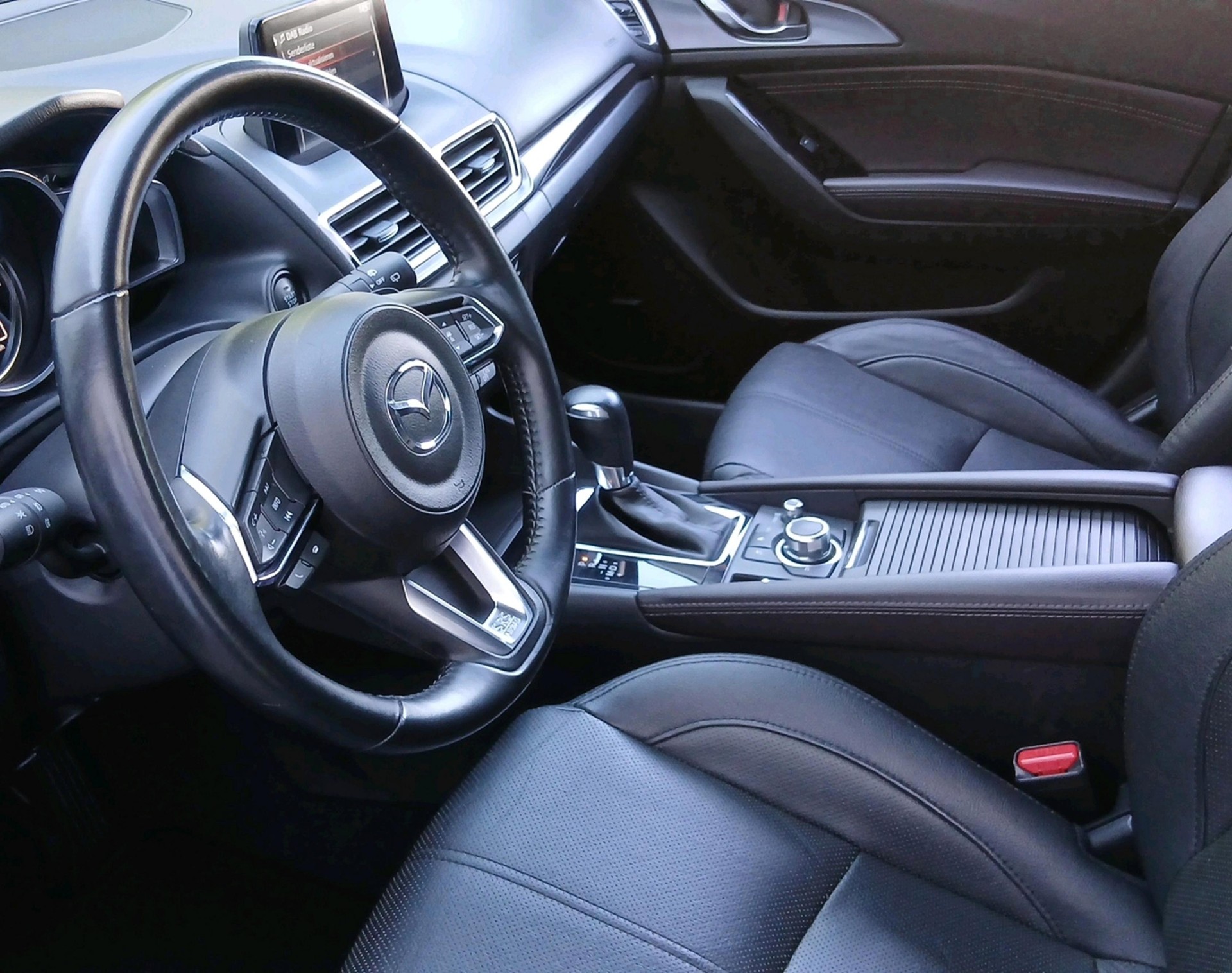 MAZDA 3 D 150 Revolution-showroom-element-2