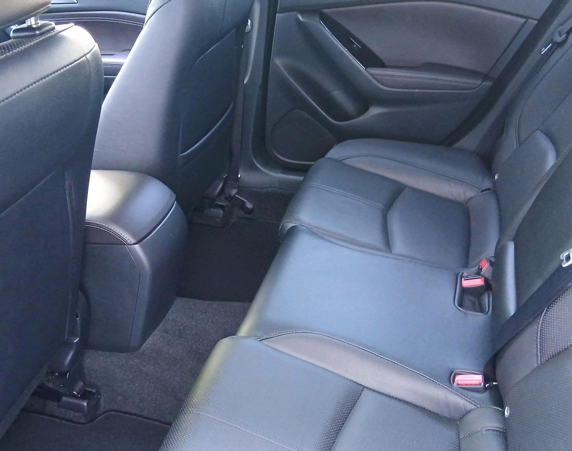 MAZDA 3 D 150 Revolution-showroom-element-3