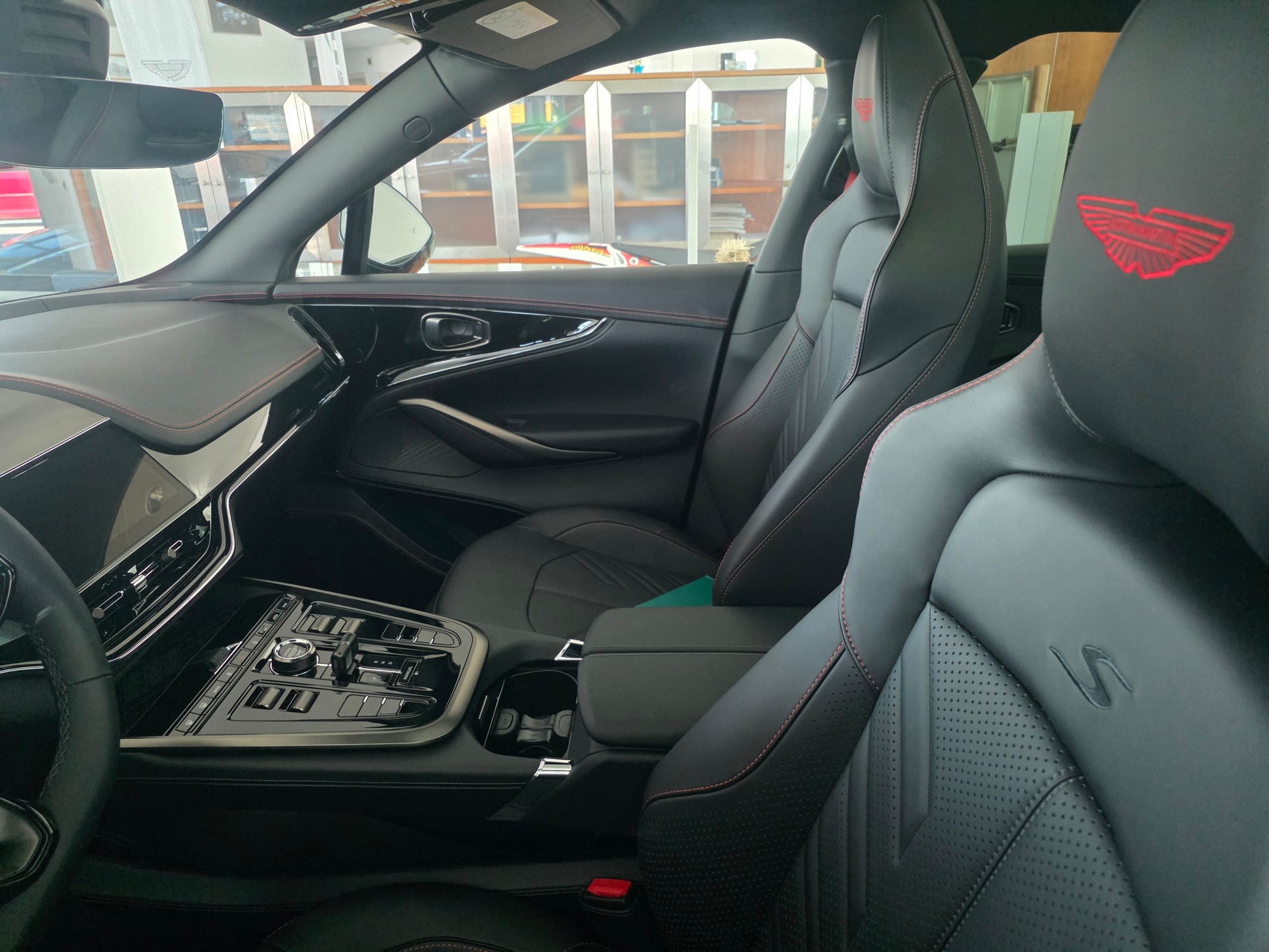 ASTON MARTIN DBXS 727cv-image-3